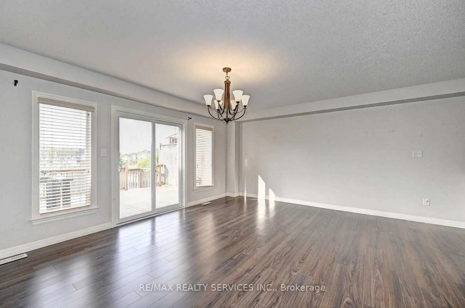 Photo 7 of 130 Rochefort Street N, Kitchener, Huron Park — HOMEH