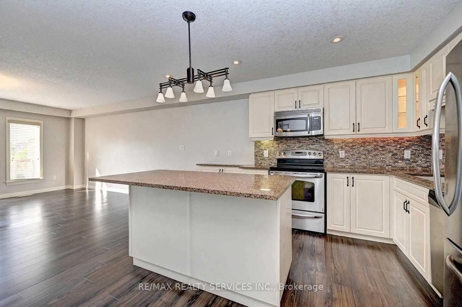 Photo 9 of 130 Rochefort Street N, Kitchener, Huron Park — HOMEH