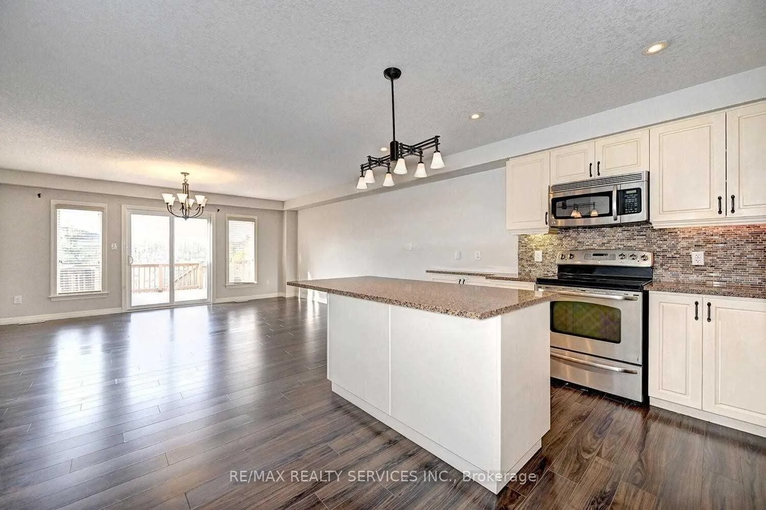 Photo 10 of 130 Rochefort Street N, Kitchener, Huron Park — HOMEH
