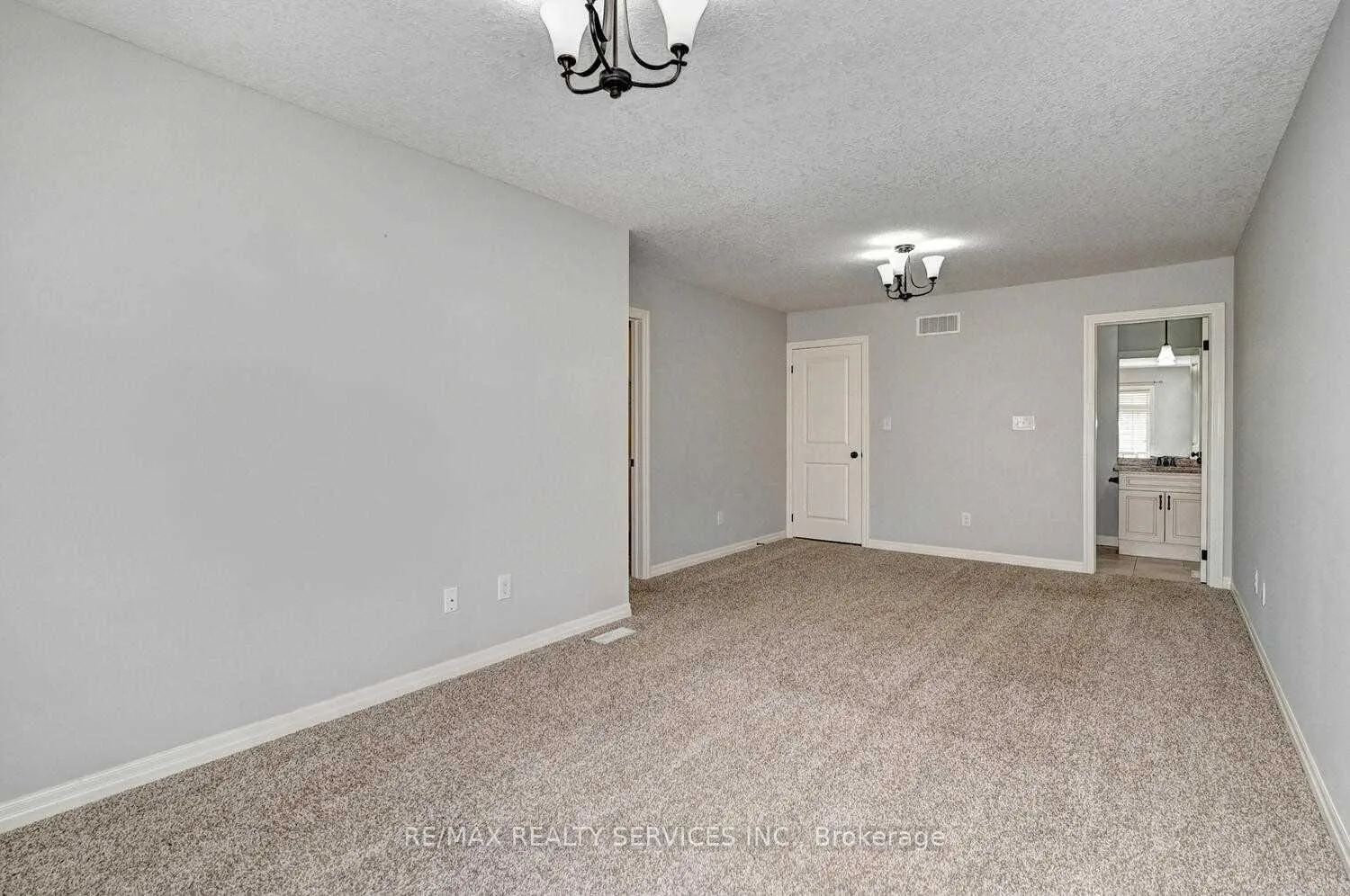 Photo 20 of 130 Rochefort Street N, Kitchener, Huron Park — HOMEH