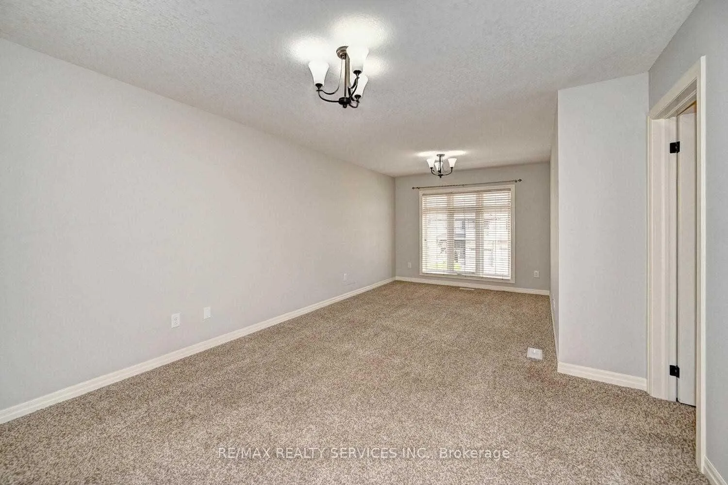 Photo 21 of 130 Rochefort Street N, Kitchener, Huron Park — HOMEH