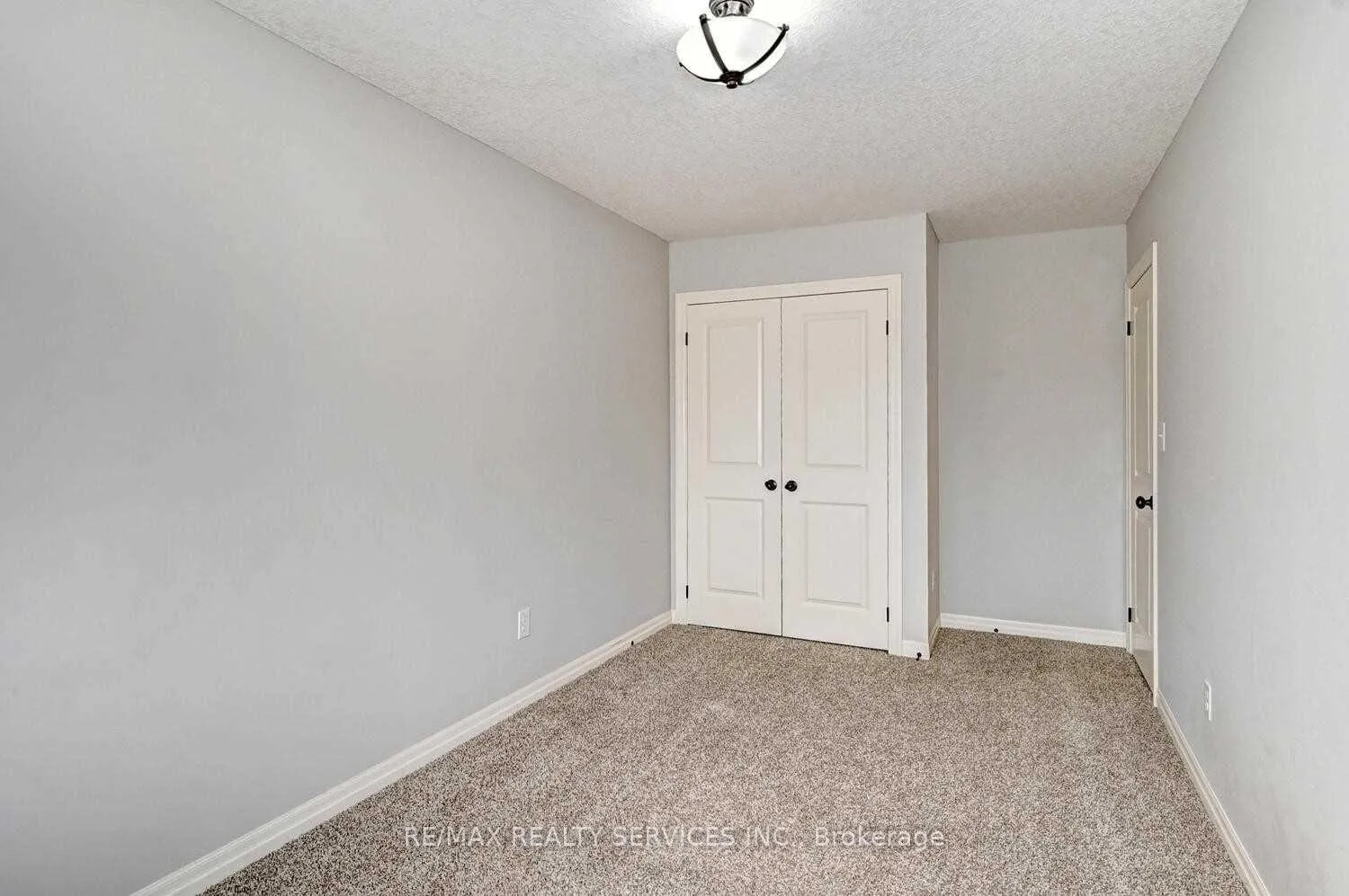 Photo 23 of 130 Rochefort Street N, Kitchener, Huron Park — HOMEH