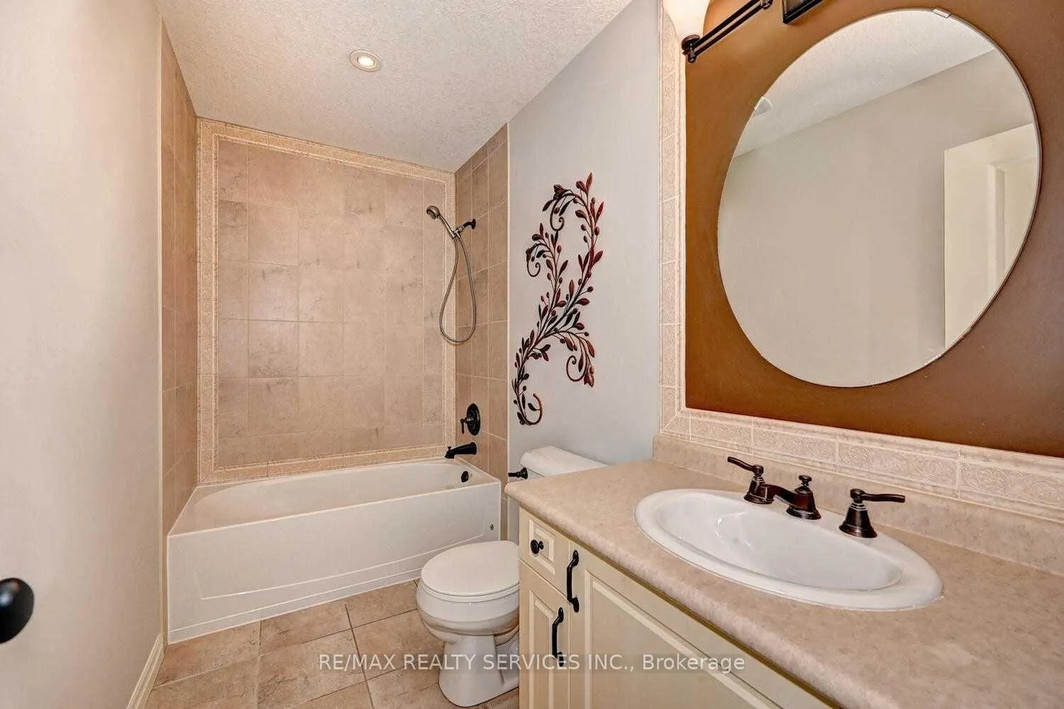 Photo 24 of 130 Rochefort Street N, Kitchener, Huron Park — HOMEH