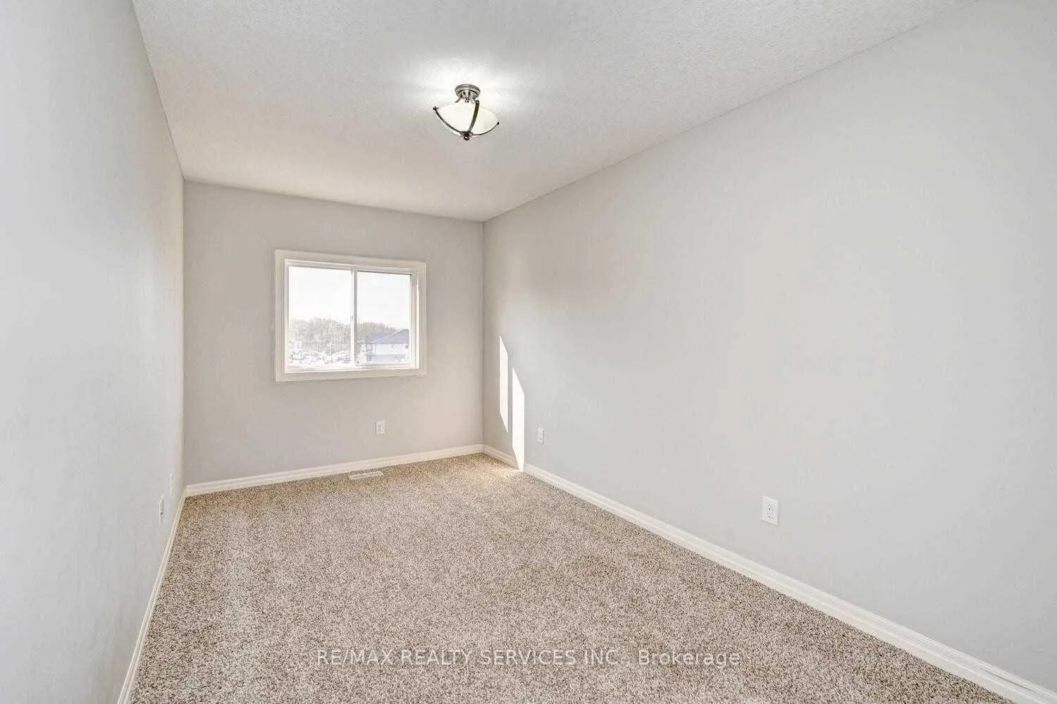 Photo 25 of 130 Rochefort Street N, Kitchener, Huron Park — HOMEH