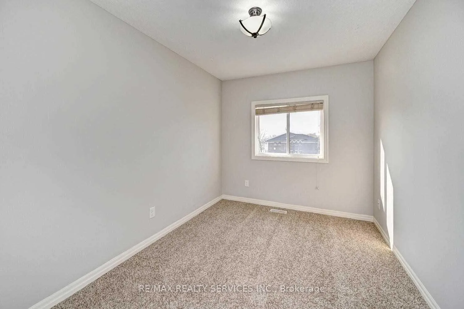 Photo 26 of 130 Rochefort Street N, Kitchener, Huron Park — HOMEH