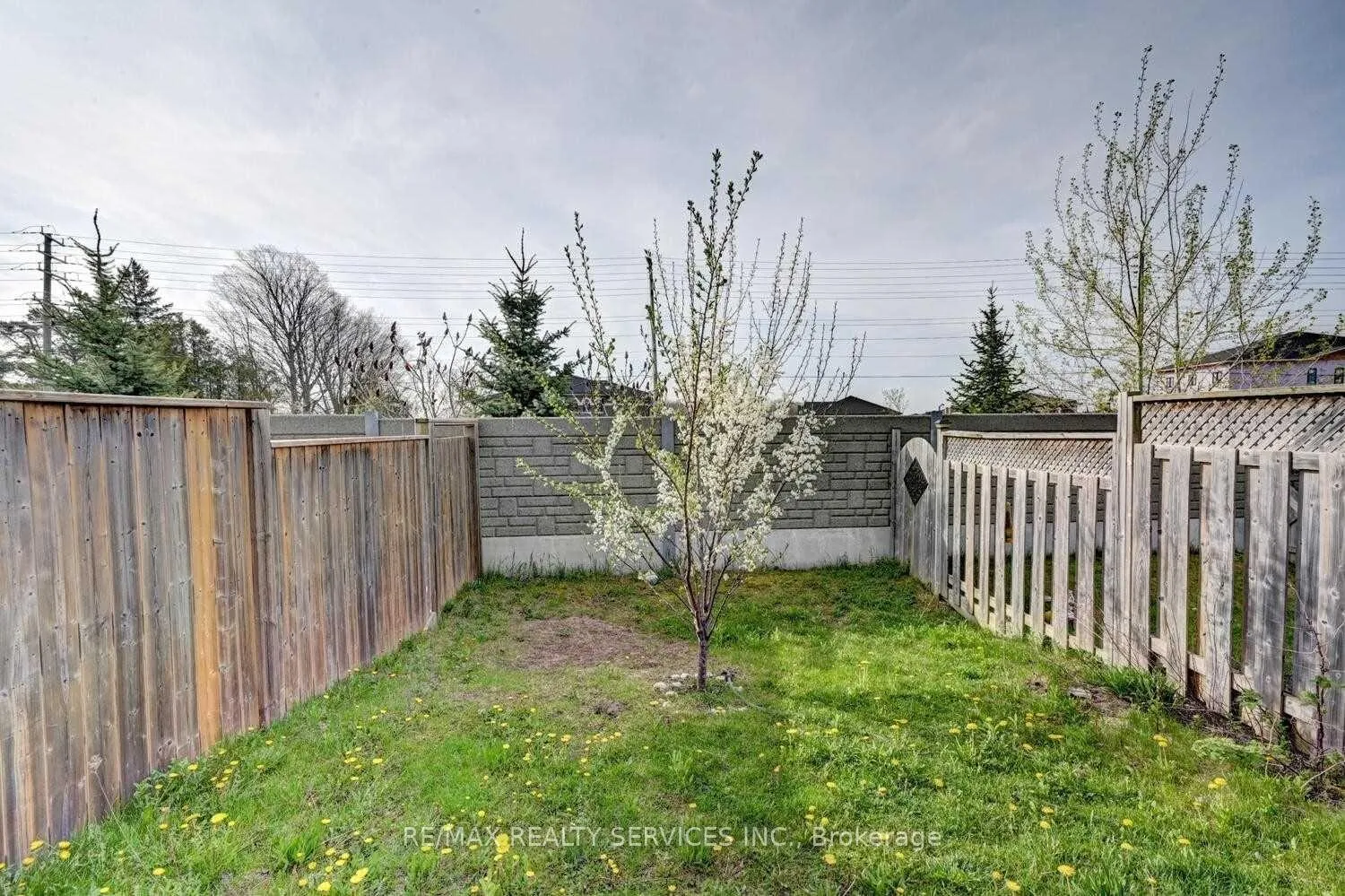 Photo 36 of 130 Rochefort Street N, Kitchener, Huron Park — HOMEH