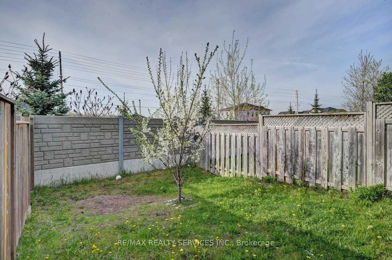Photo 37 of 130 Rochefort Street N, Kitchener, Huron Park — HOMEH