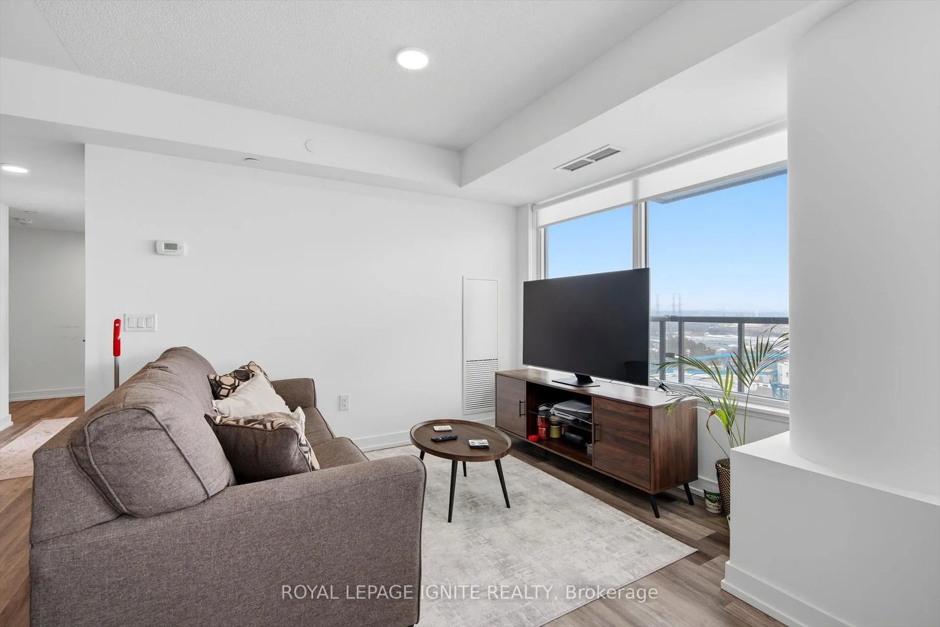 Photo 6 of Unit 1302, 1455 Celebration Drive, Pickering, Bay Ridges — HOMEH