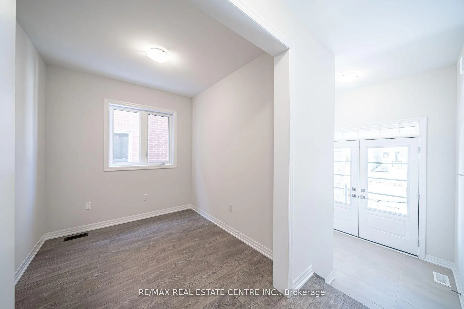 Photo 4 of 47 Northrop Avenue, Clarington, Newcastle — HOMEH
