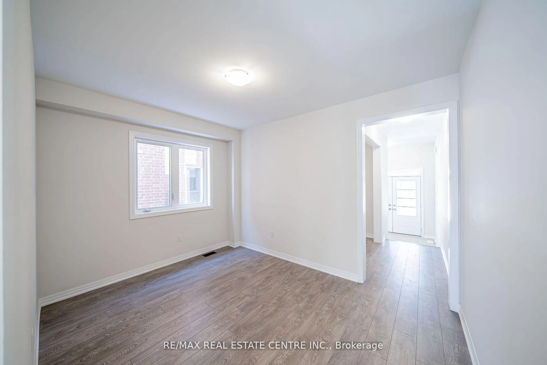 Photo 5 of 47 Northrop Avenue, Clarington, Newcastle — HOMEH