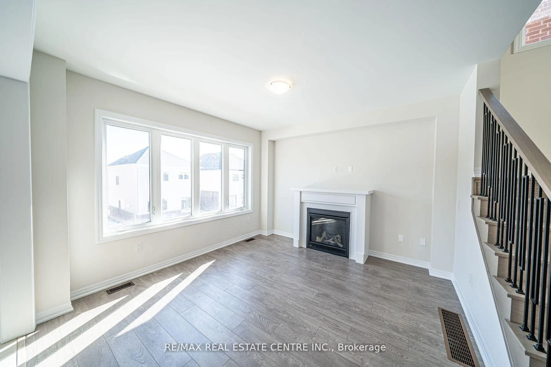Photo 7 of 47 Northrop Avenue, Clarington, Newcastle — HOMEH