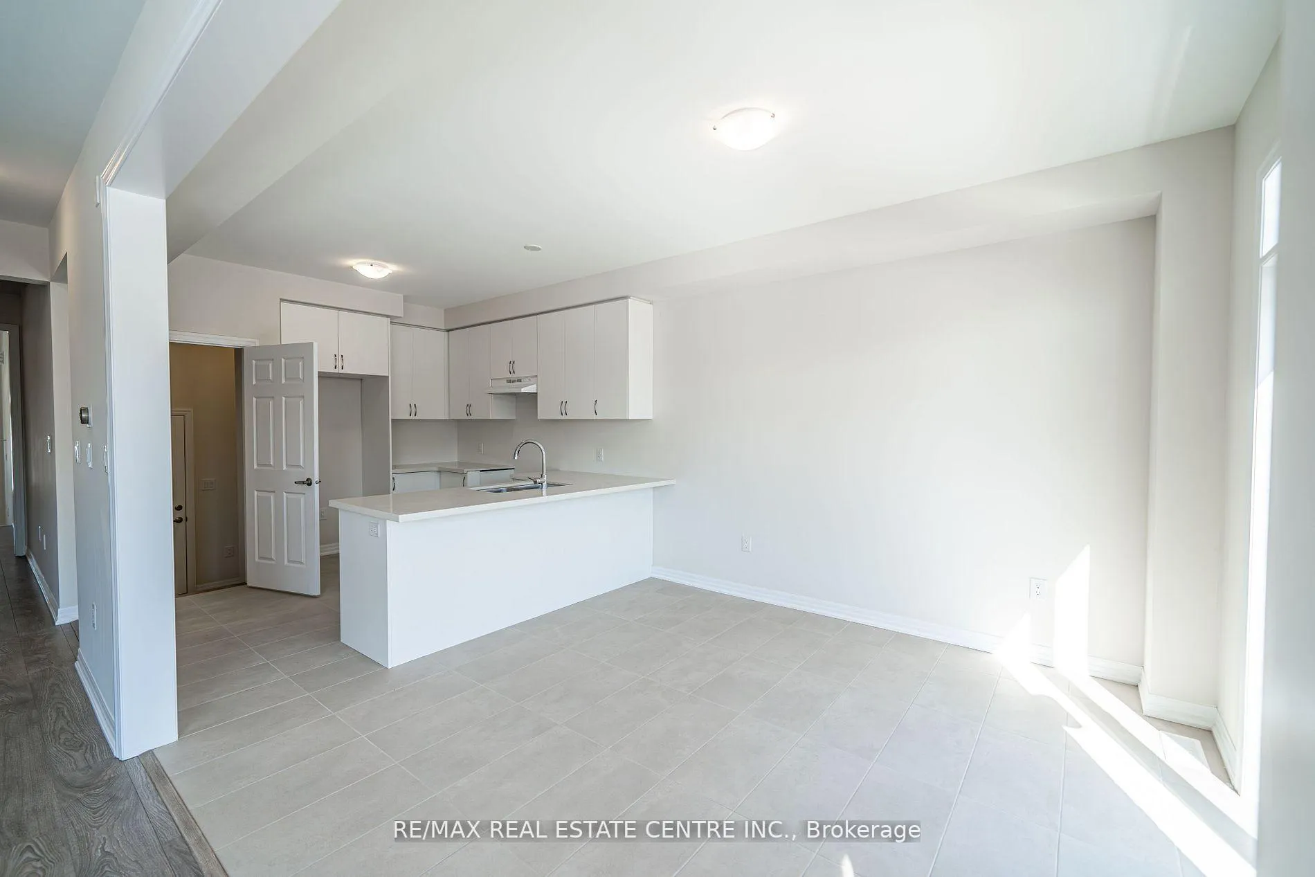 Photo 10 of 47 Northrop Avenue, Clarington, Newcastle — HOMEH