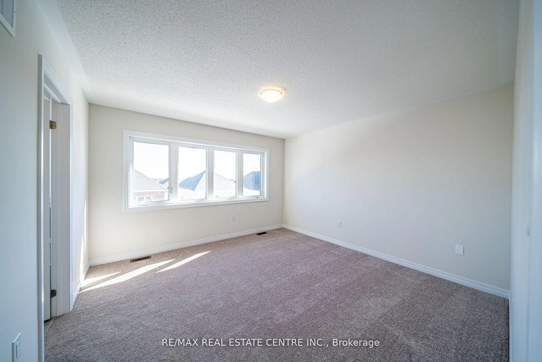 Photo 13 of 47 Northrop Avenue, Clarington, Newcastle — HOMEH