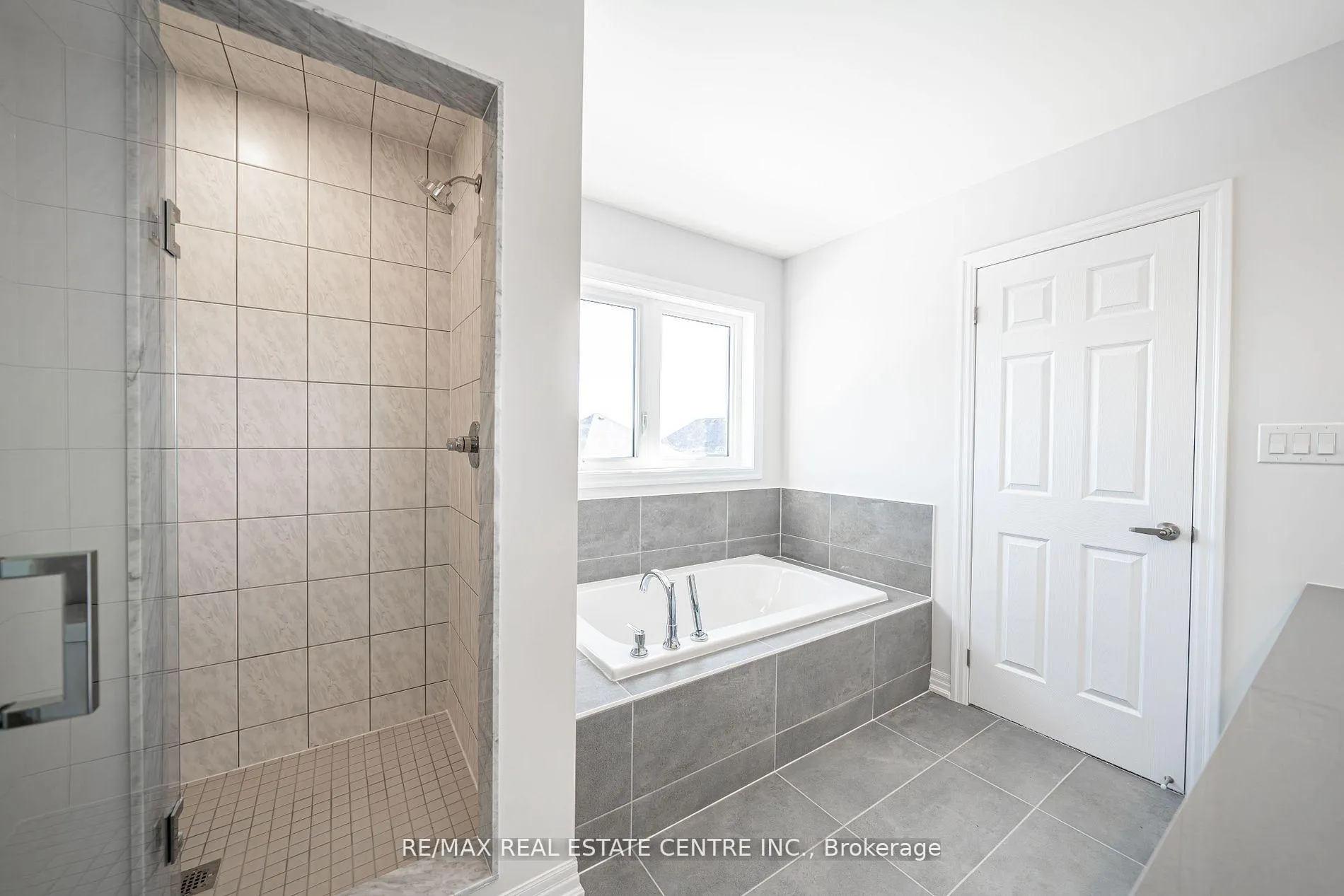 Photo 17 of 47 Northrop Avenue, Clarington, Newcastle — HOMEH