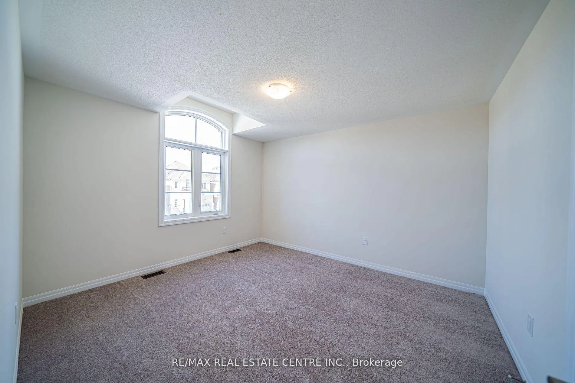 Photo 18 of 47 Northrop Avenue, Clarington, Newcastle — HOMEH