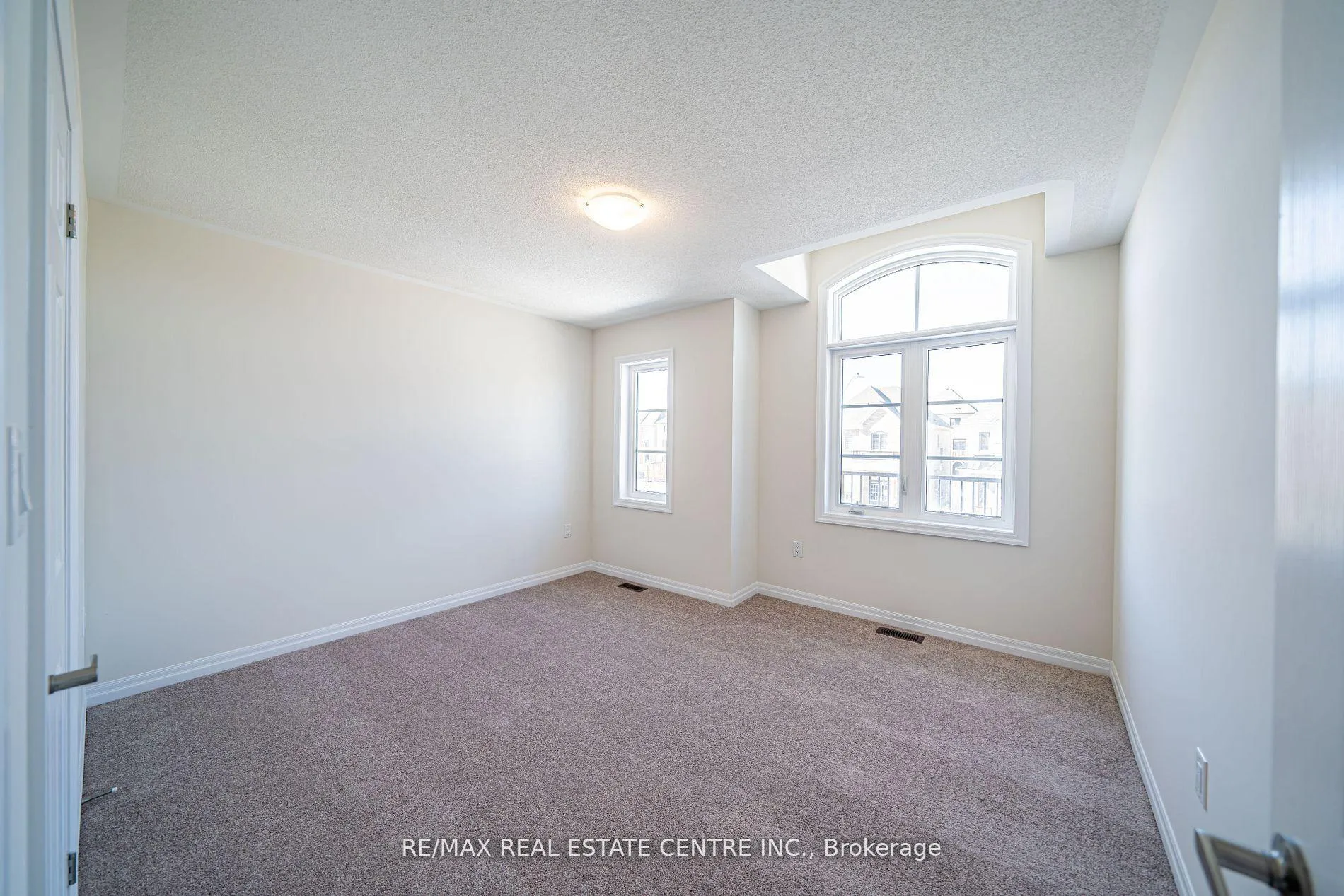 Photo 19 of 47 Northrop Avenue, Clarington, Newcastle — HOMEH