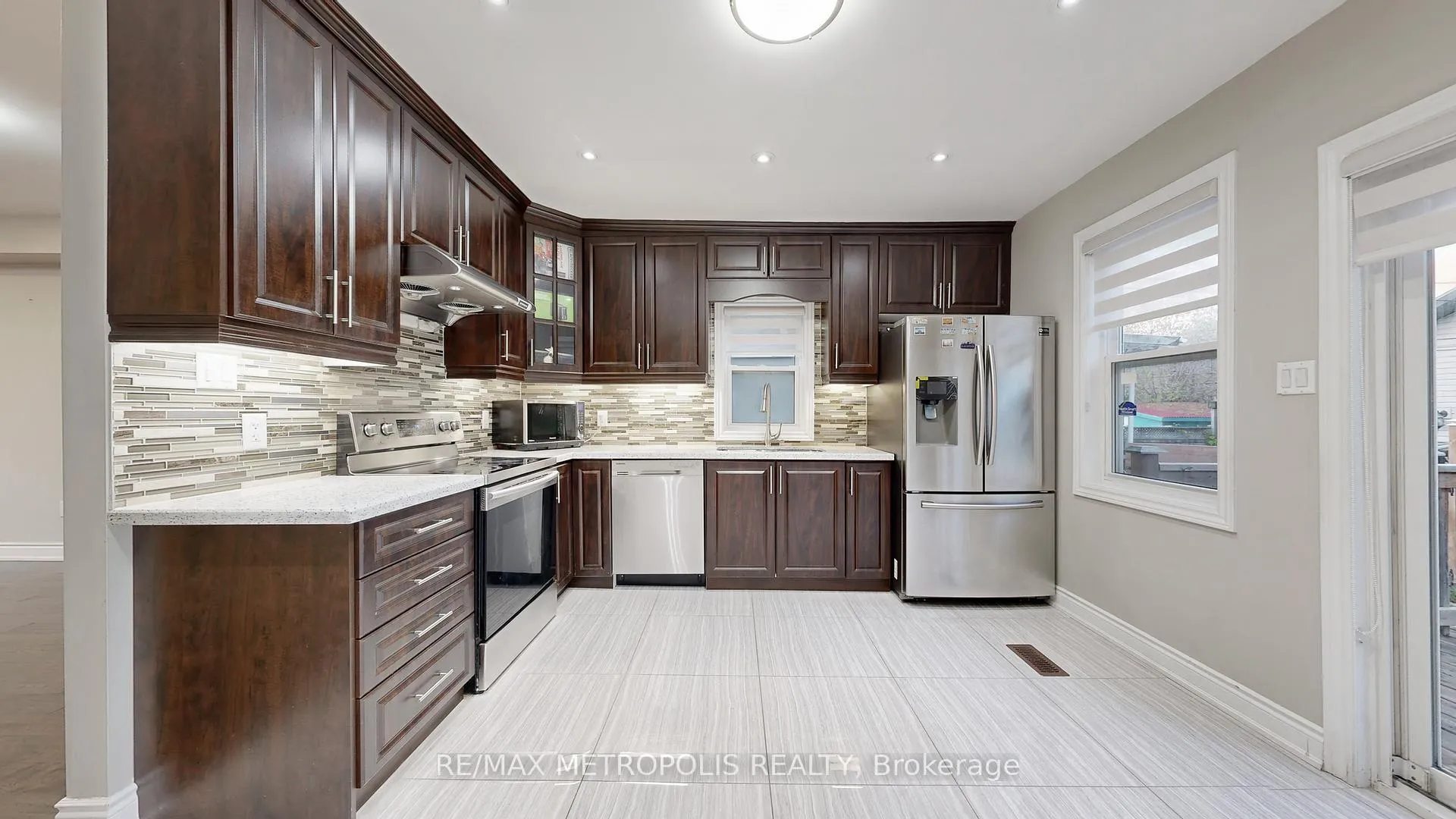 Photo 11 of 461 Warden Avenue, Scarborough, Oakridge — HOMEH