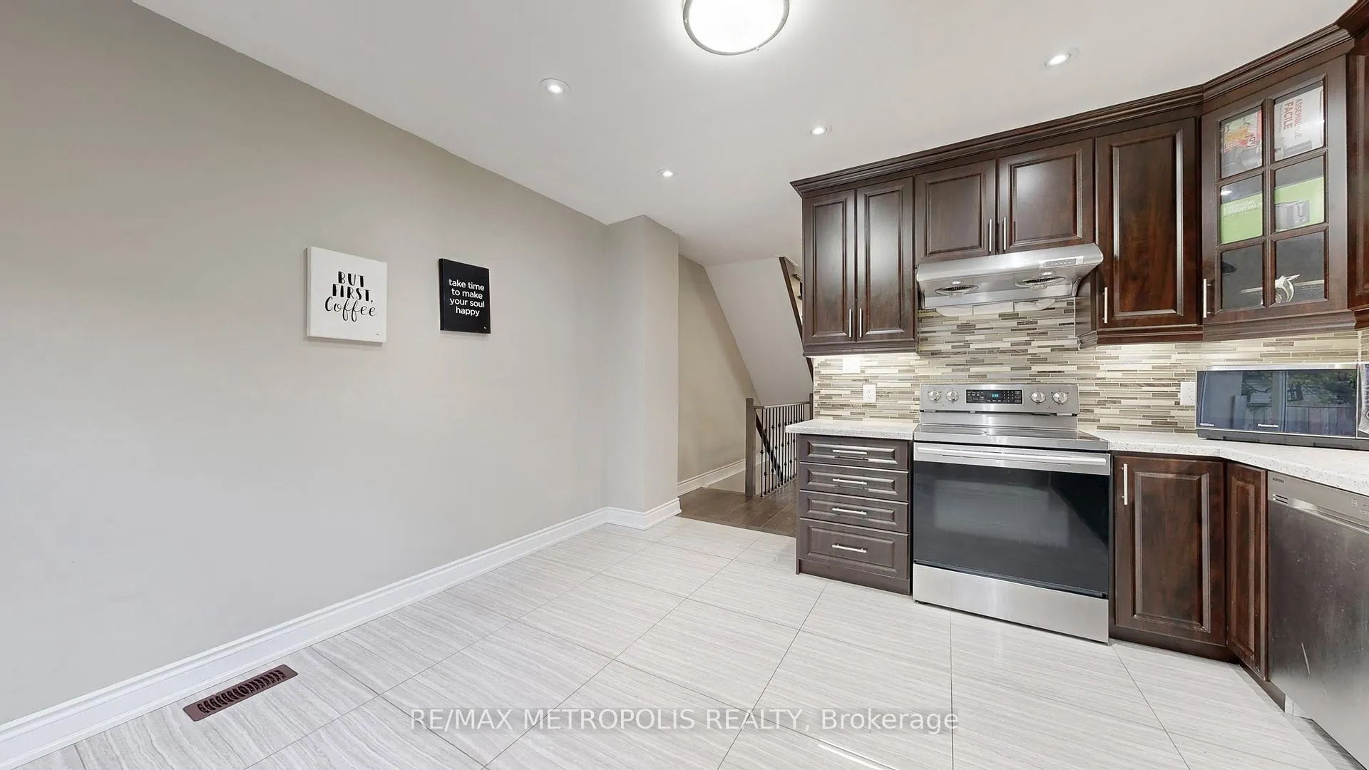 Photo 14 of 461 Warden Avenue, Scarborough, Oakridge — HOMEH