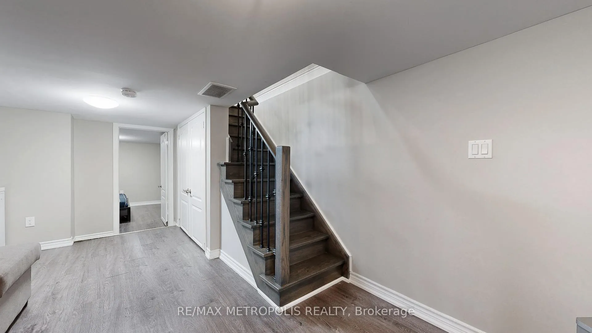 Photo 26 of 461 Warden Avenue, Scarborough, Oakridge — HOMEH