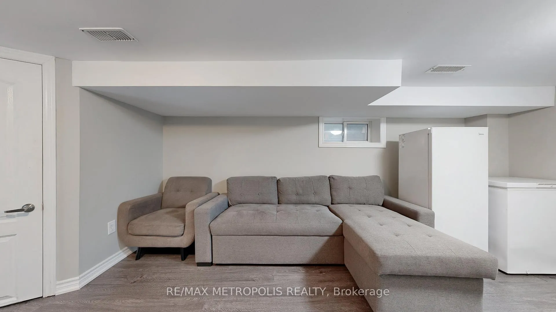 Photo 28 of 461 Warden Avenue, Scarborough, Oakridge — HOMEH