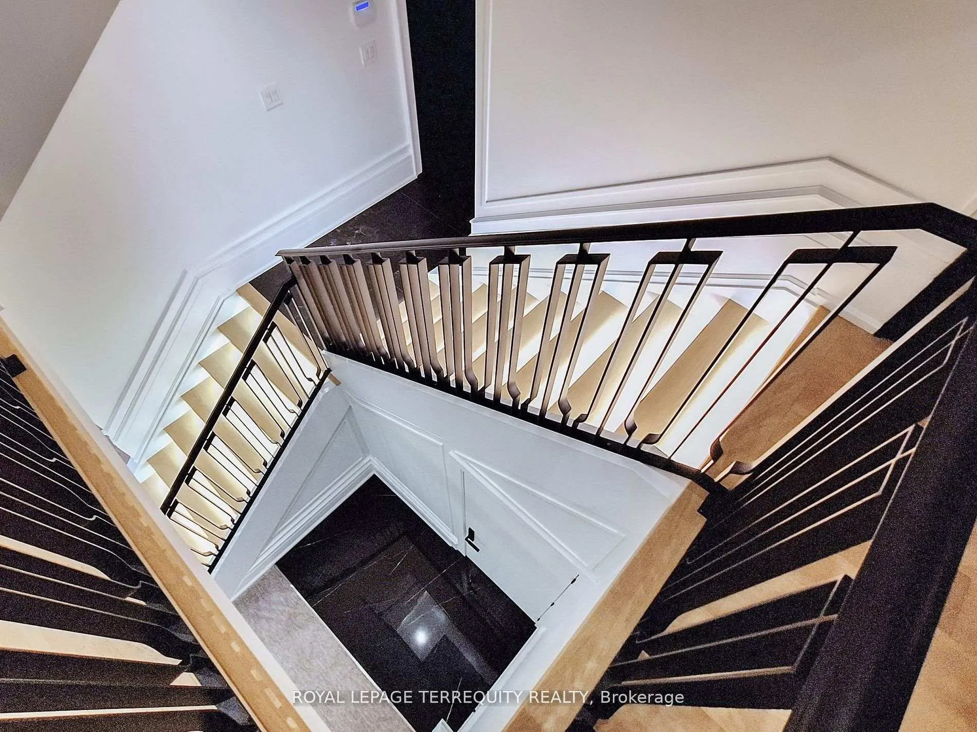 Photo 16 of 1408 Rougemount Drive, Pickering, Rougemount — HOMEH