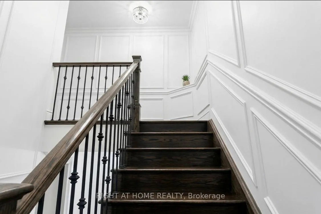 Photo 8 of 34 Possession Crescent, Brampton, Toronto Gore Rural Estate — HOMEH