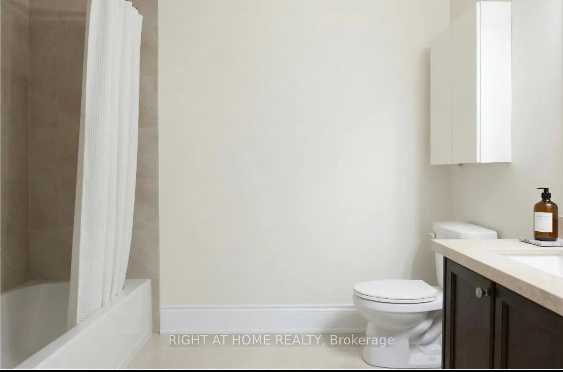 Photo 14 of 34 Possession Crescent, Brampton, Toronto Gore Rural Estate — HOMEH