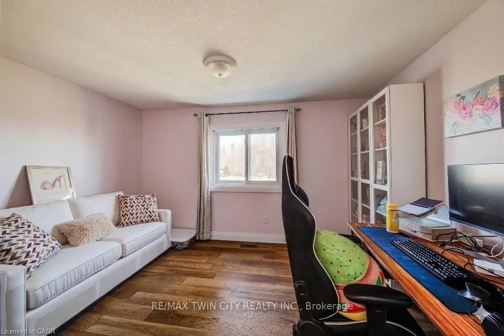 Photo 24 of 17 Red Clover Crescent, Kitchener — HOMEH