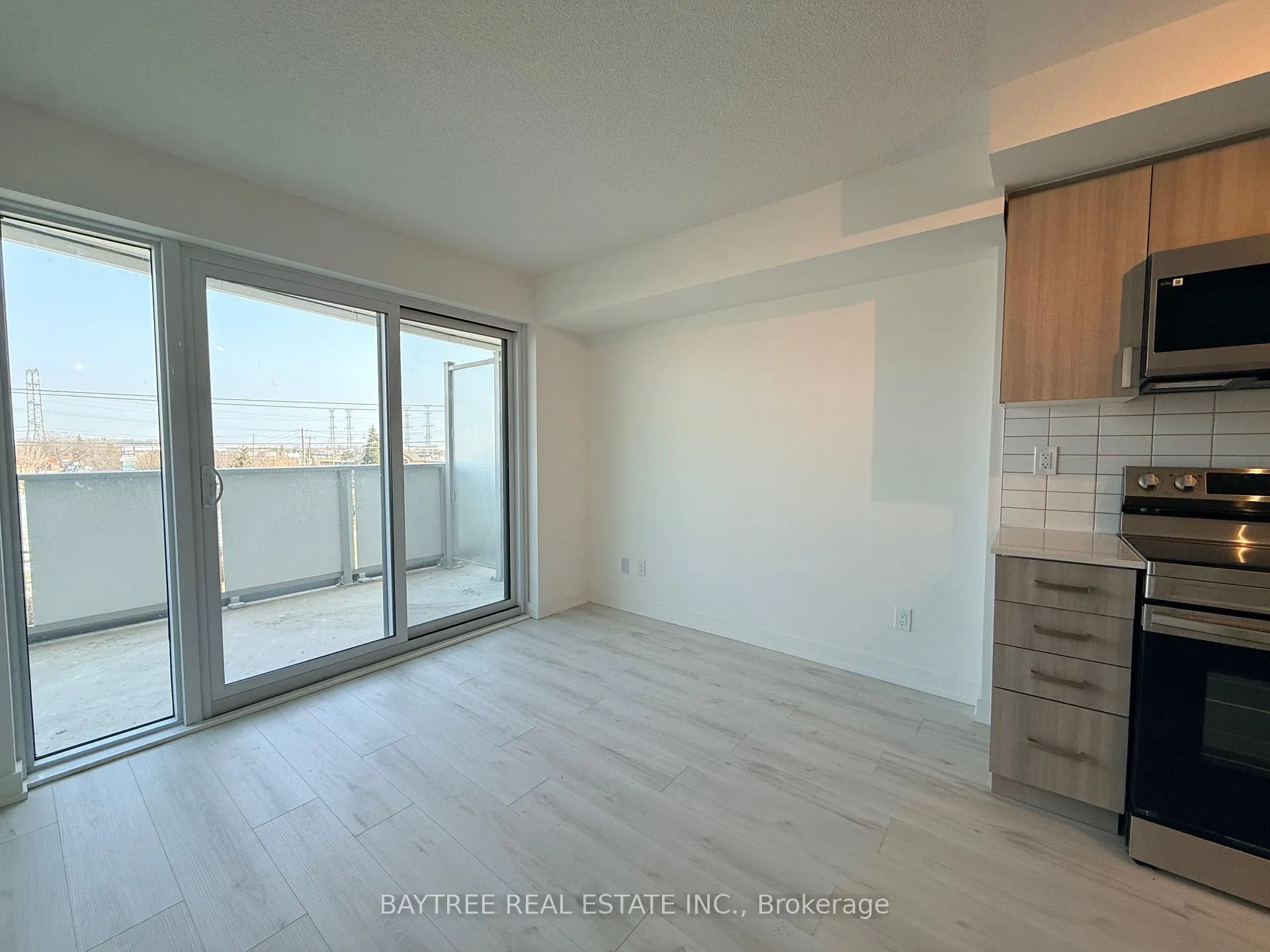 Photo 3 of Unit 306, 1010 Sandy Beach Road, Pickering, Bay Ridges — HOMEH