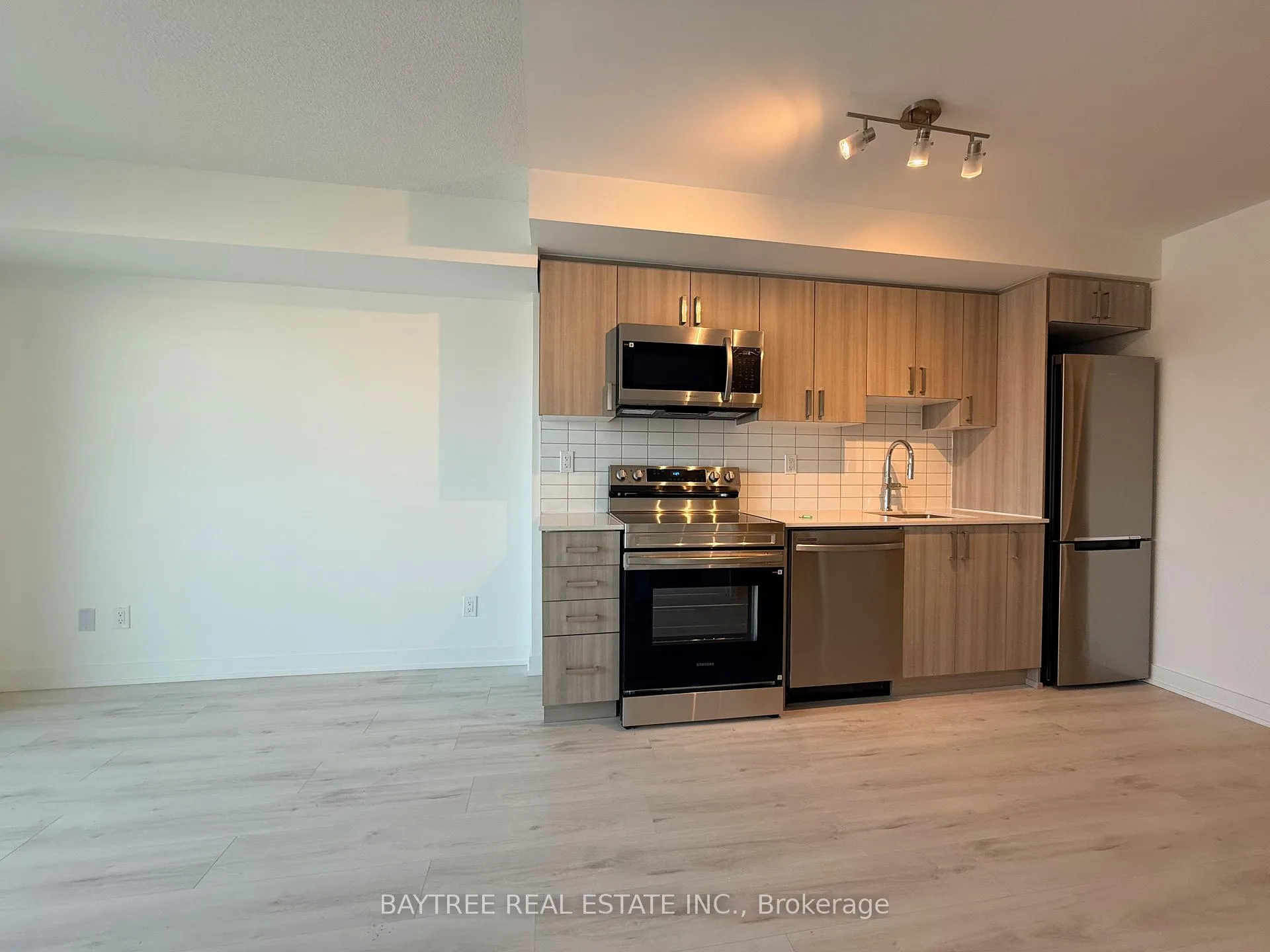 Photo 4 of Unit 306, 1010 Sandy Beach Road, Pickering, Bay Ridges — HOMEH