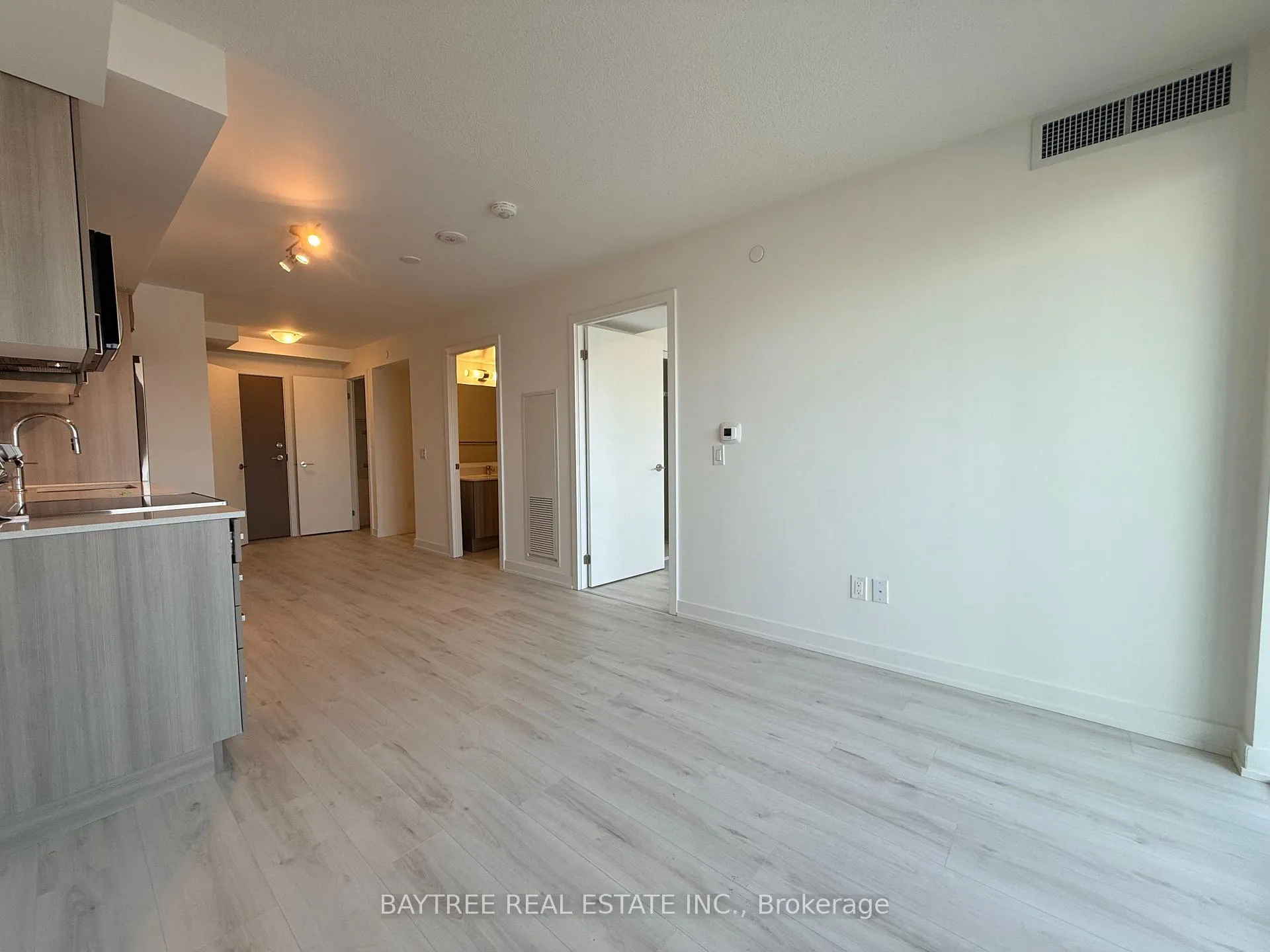 Photo 6 of Unit 306, 1010 Sandy Beach Road, Pickering, Bay Ridges — HOMEH