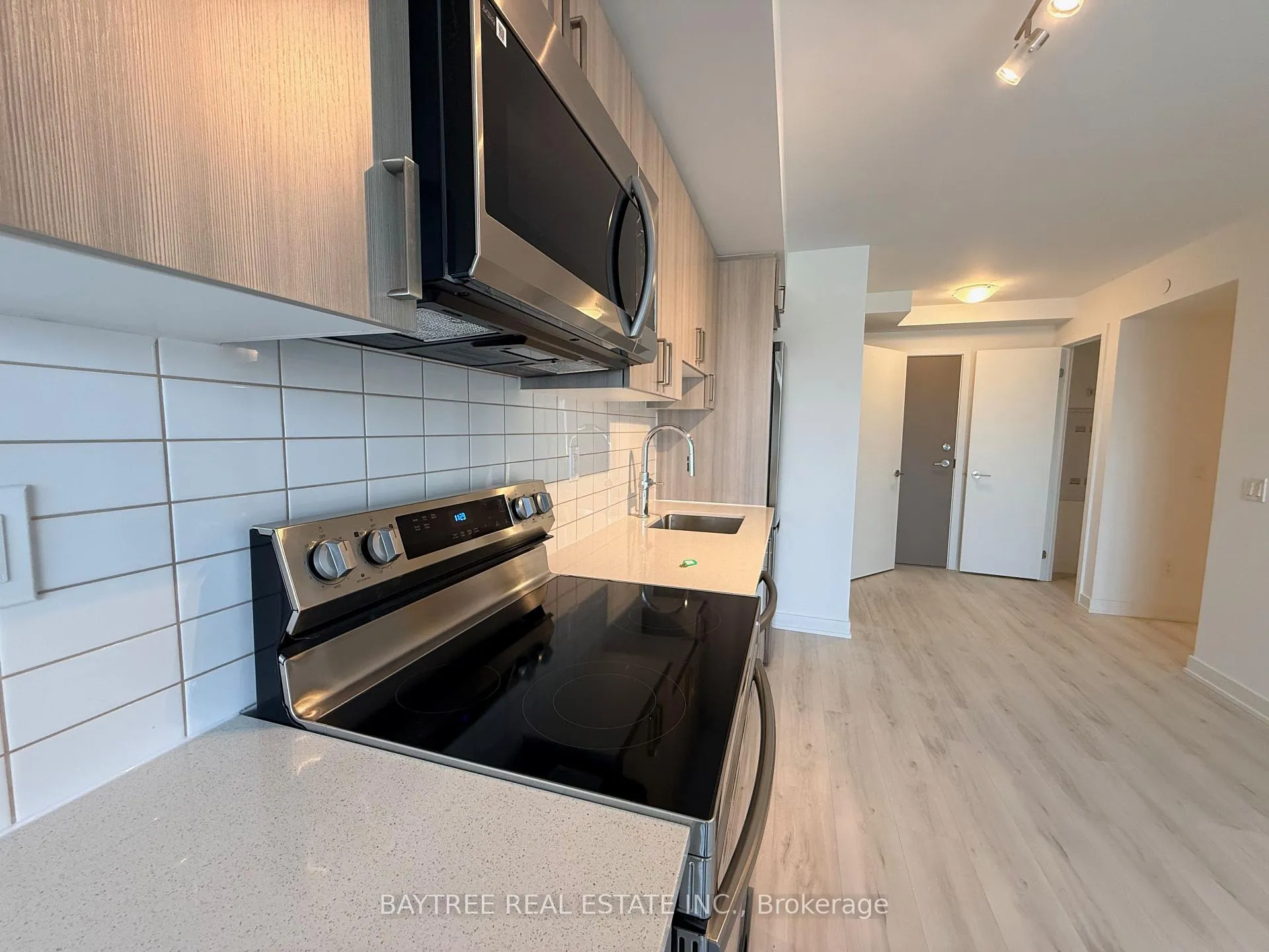 Photo 11 of Unit 306, 1010 Sandy Beach Road, Pickering, Bay Ridges — HOMEH