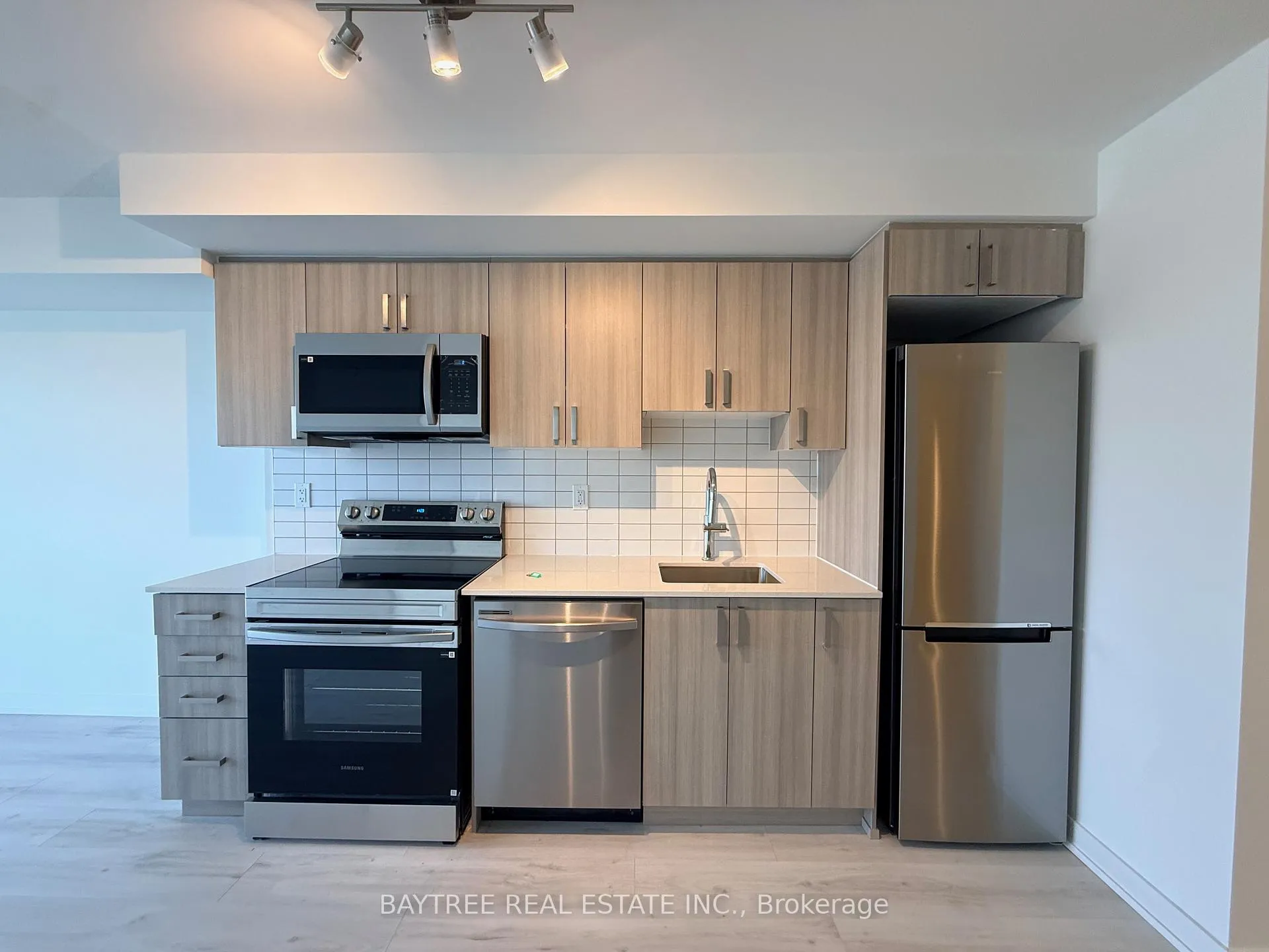 Photo 12 of Unit 306, 1010 Sandy Beach Road, Pickering, Bay Ridges — HOMEH