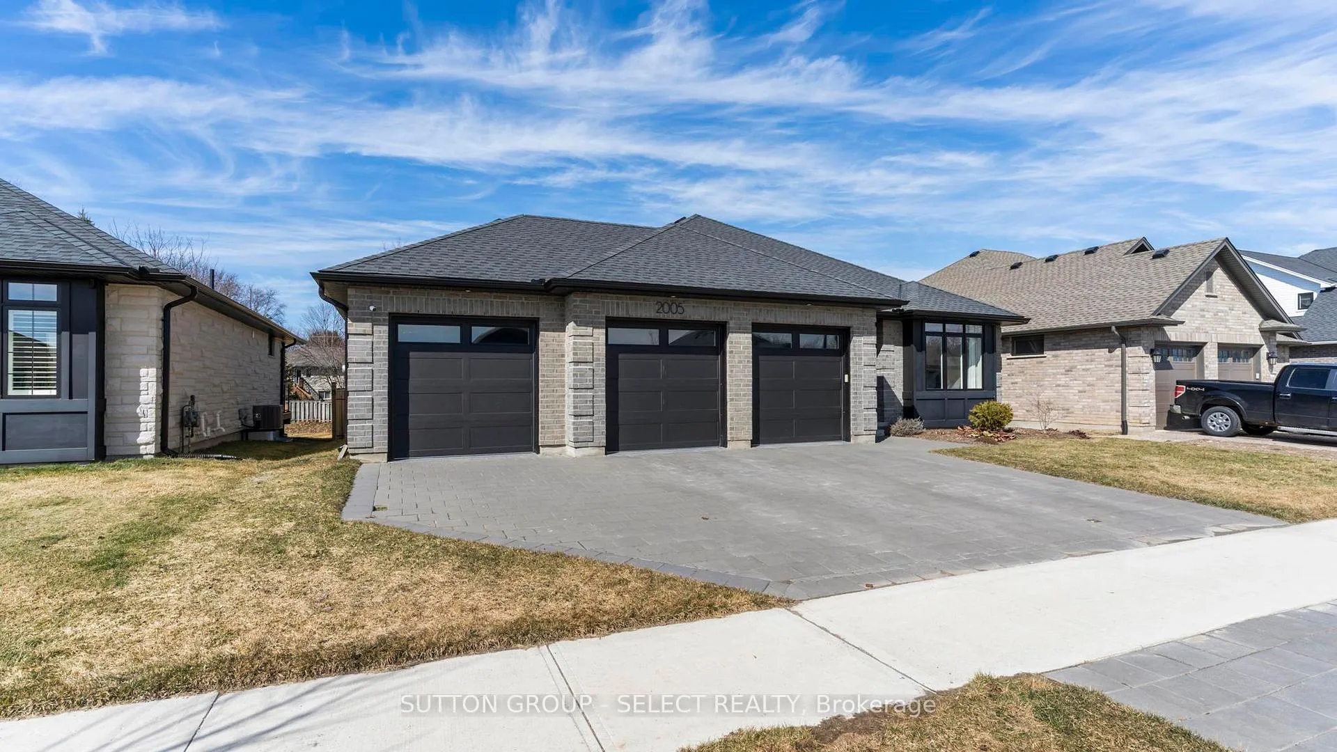 Photo 2 of 2005 Lockwood Crescent, Strathroy-Caradoc, Mount Brydges — HOMEH