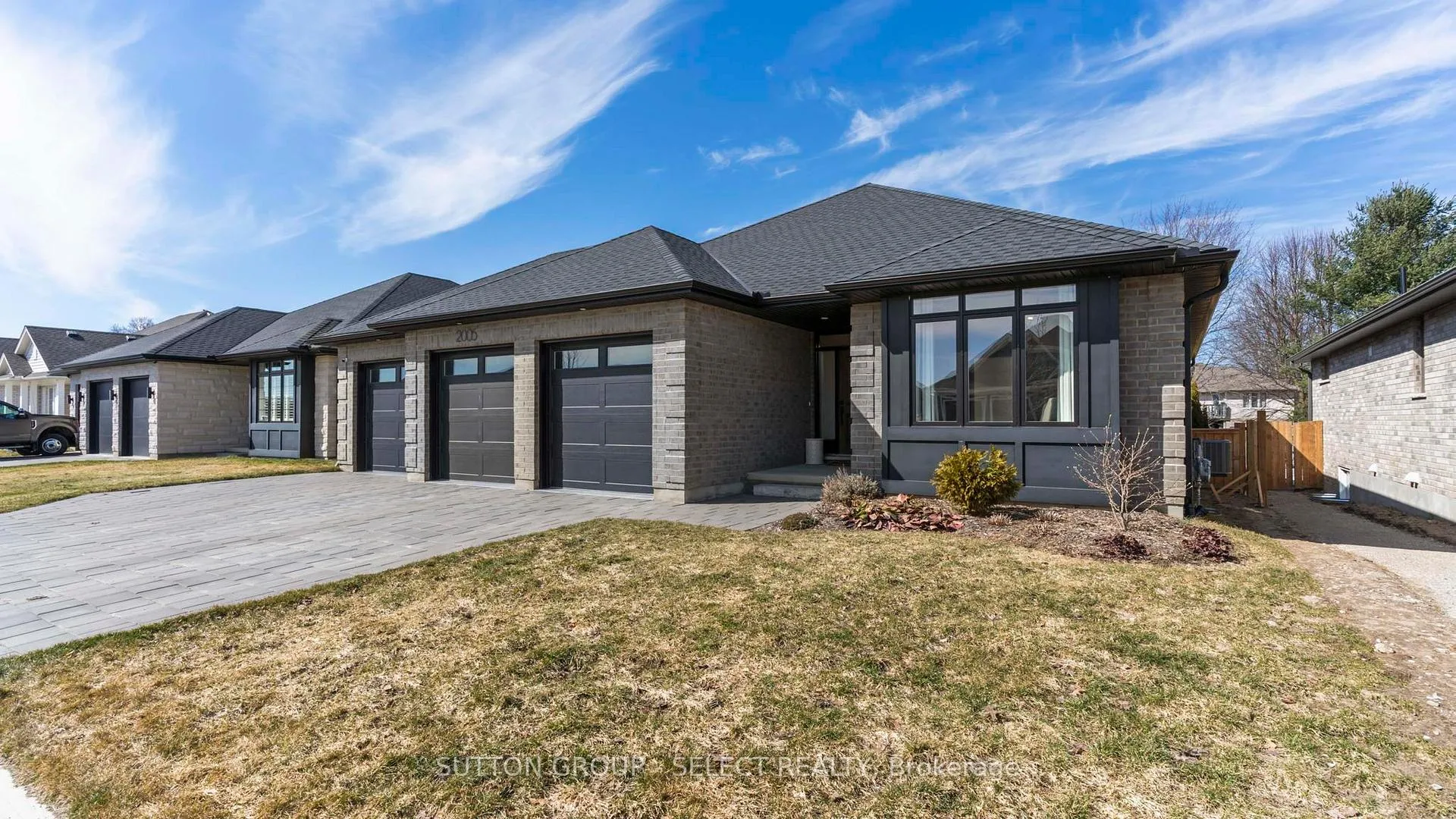 Photo 3 of 2005 Lockwood Crescent, Strathroy-Caradoc, Mount Brydges — HOMEH