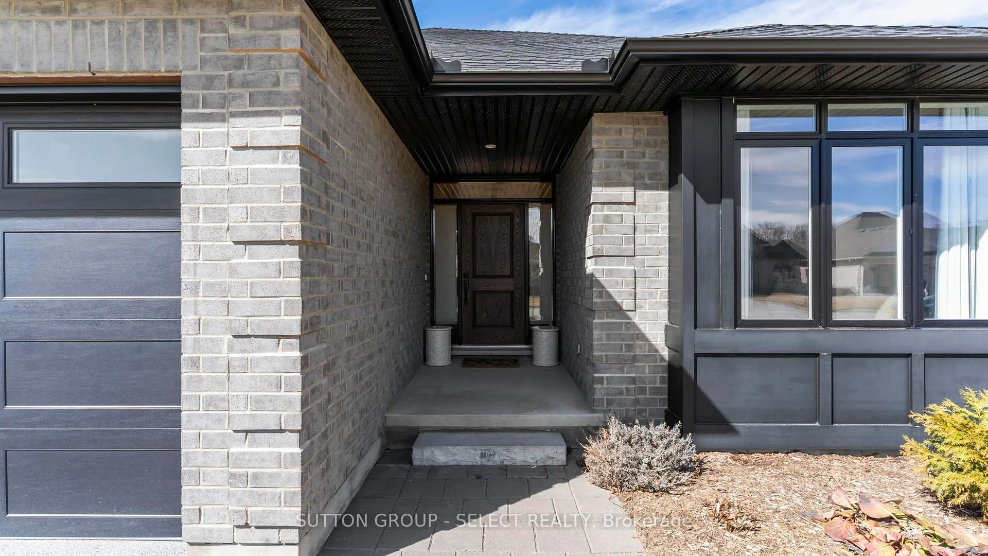 Photo 4 of 2005 Lockwood Crescent, Strathroy-Caradoc, Mount Brydges — HOMEH