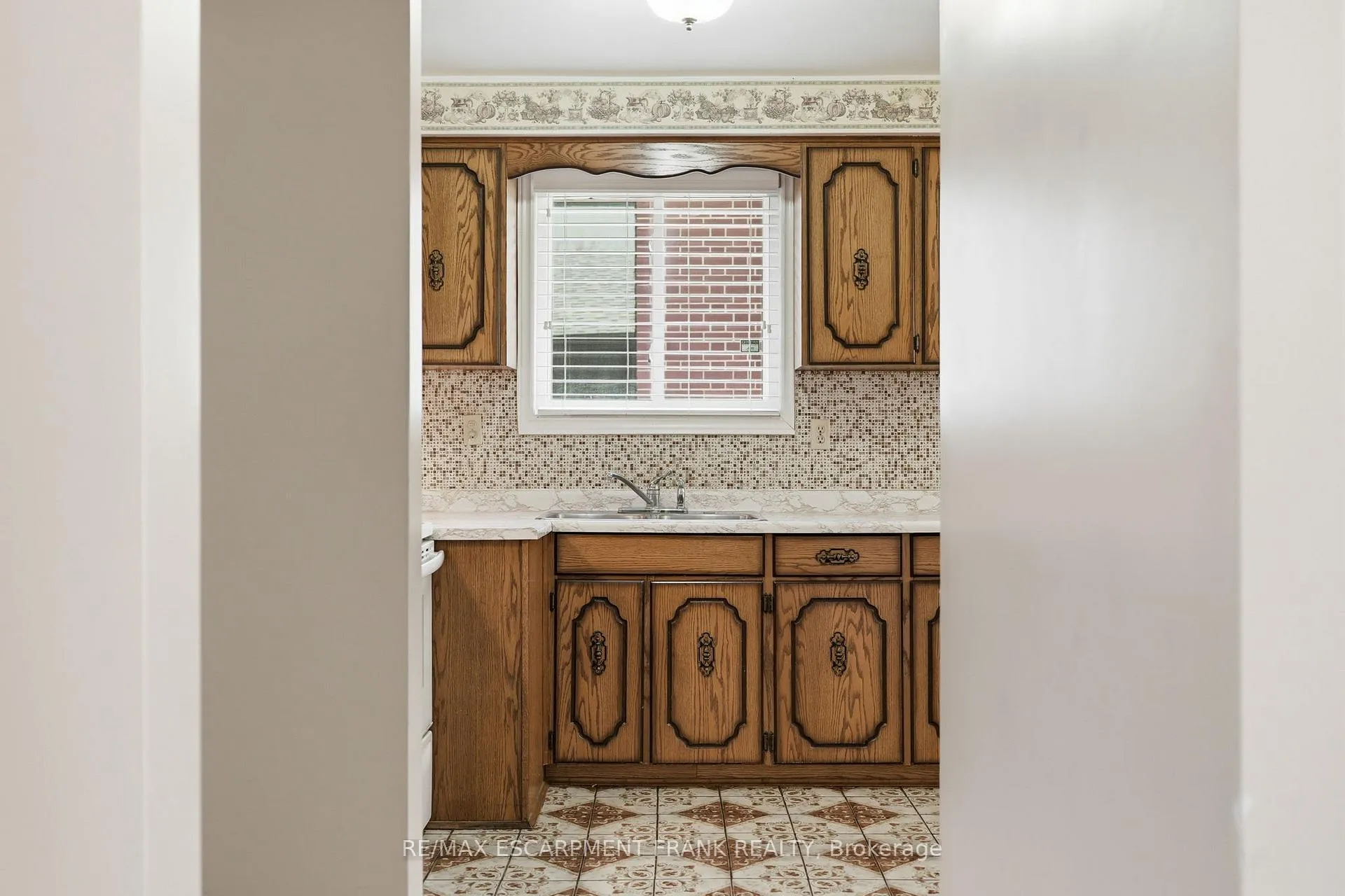 Photo 15 of 256 Whitney Avenue, Hamilton, Ainslie Wood — HOMEH