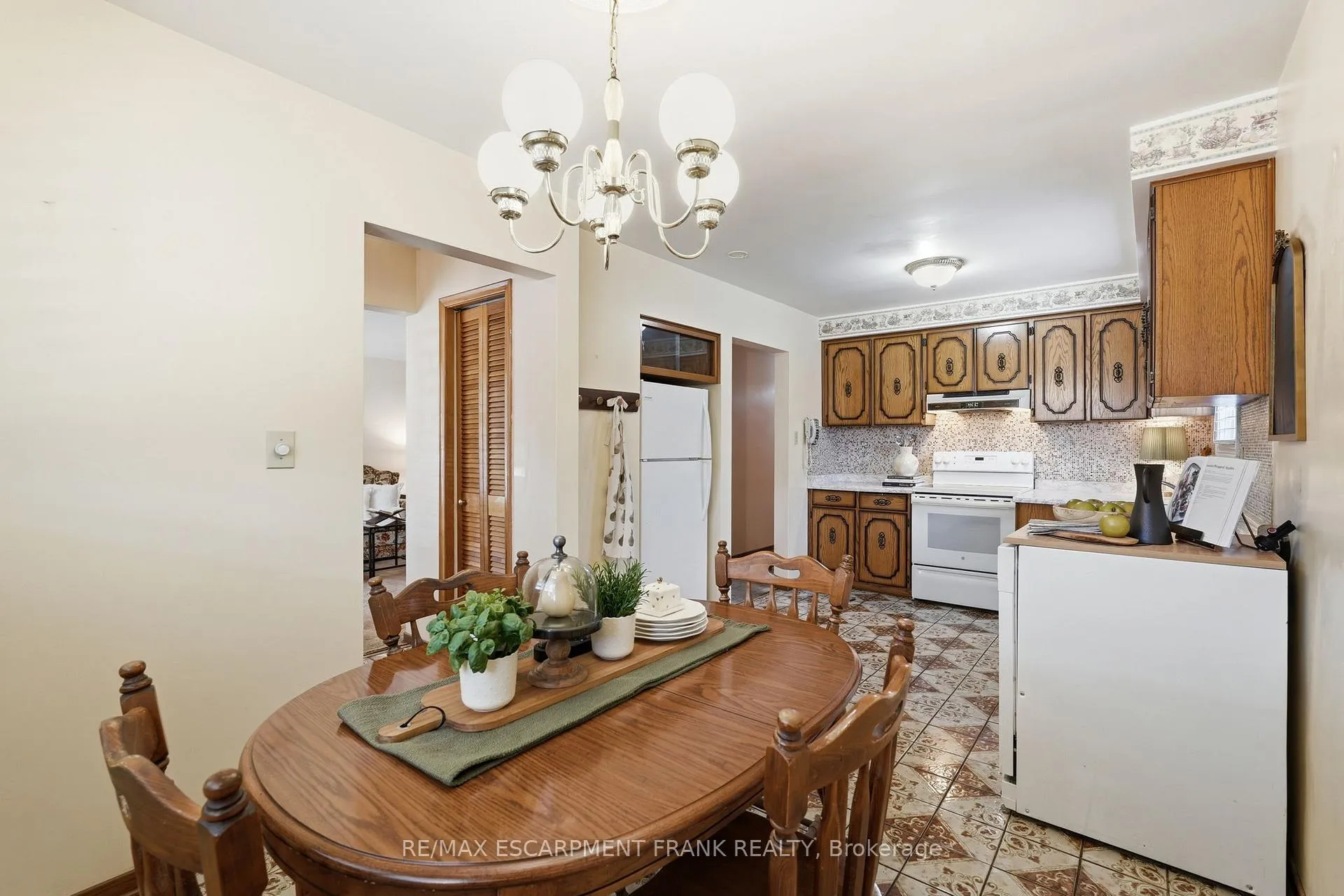 Photo 18 of 256 Whitney Avenue, Hamilton, Ainslie Wood — HOMEH
