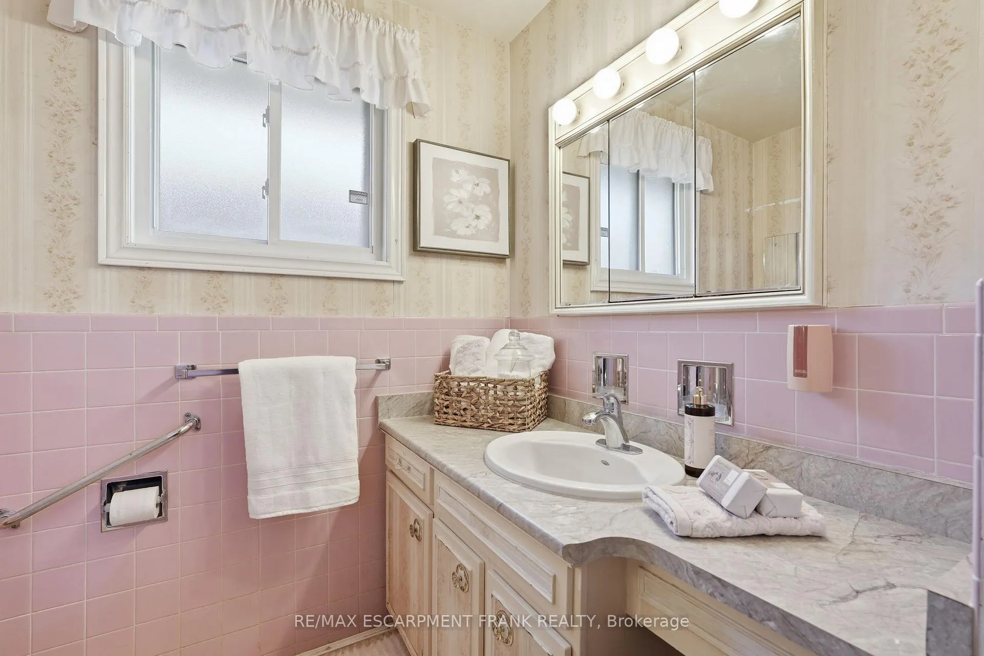 Photo 26 of 256 Whitney Avenue, Hamilton, Ainslie Wood — HOMEH