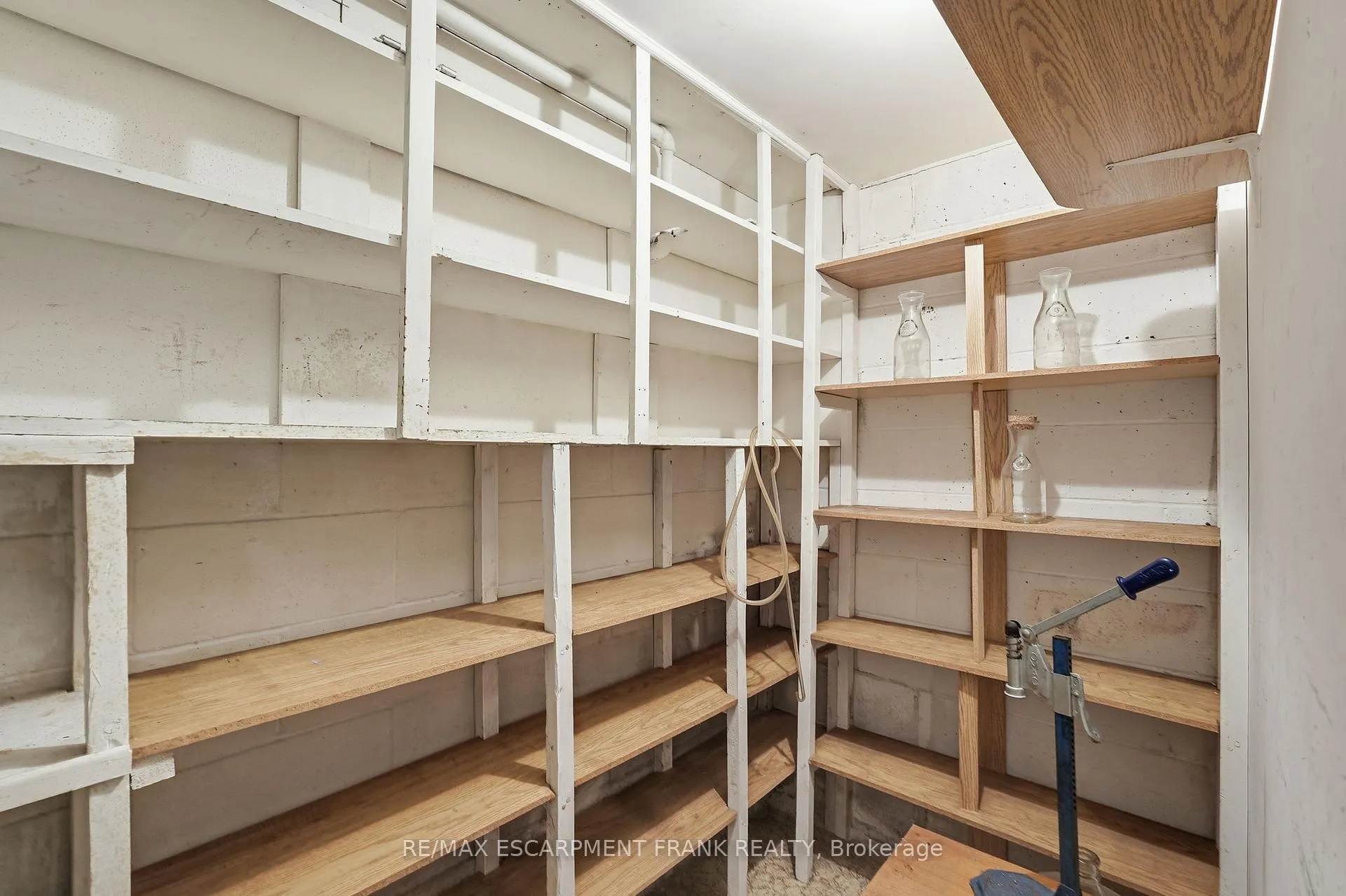 Photo 41 of 256 Whitney Avenue, Hamilton, Ainslie Wood — HOMEH