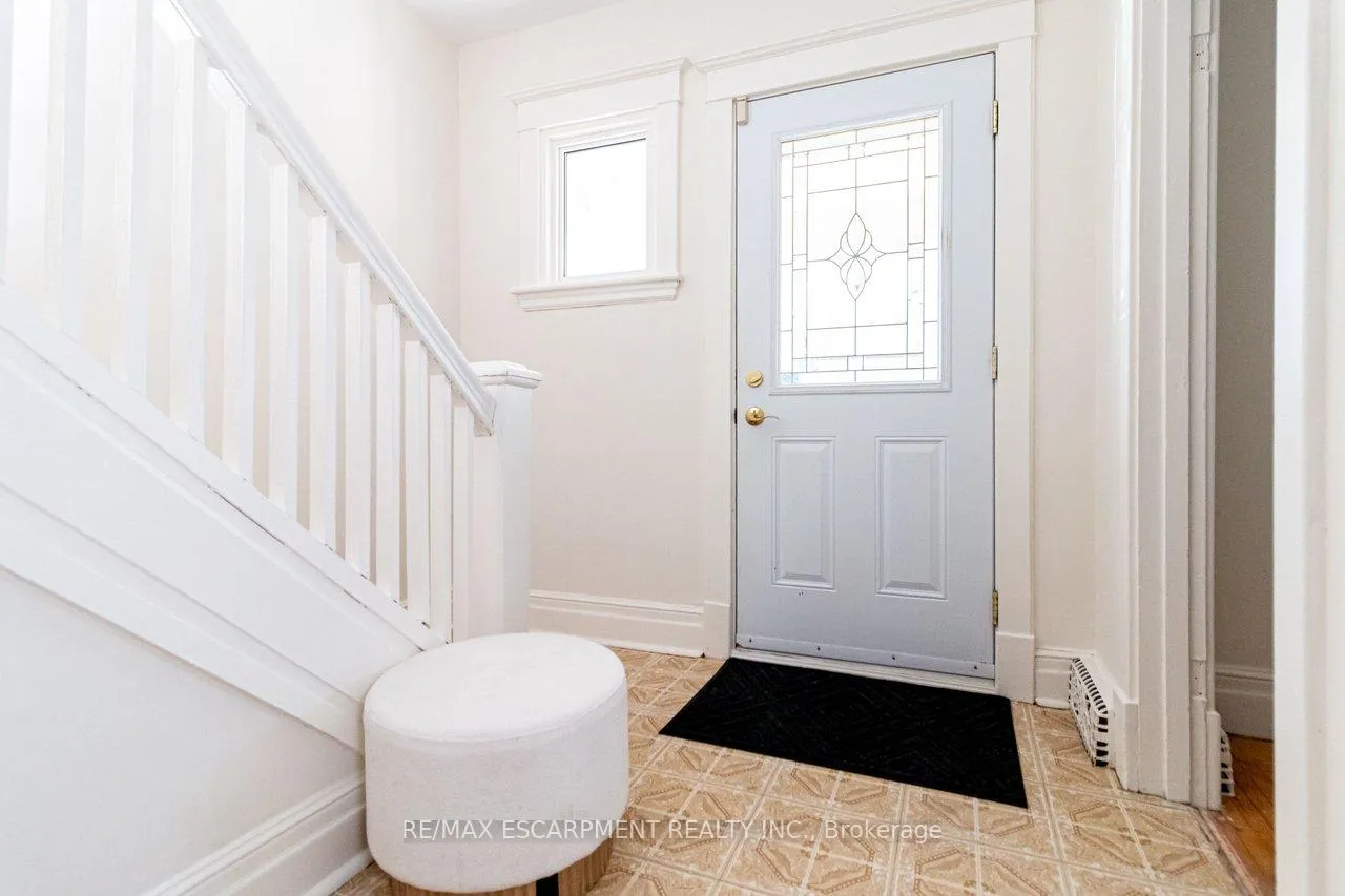 Photo 8 of 58 Edgemont Street N, Hamilton, Crown Point — HOMEH