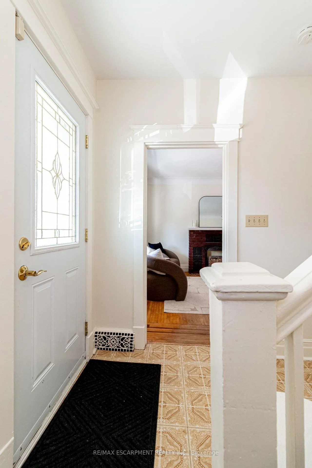 Photo 9 of 58 Edgemont Street N, Hamilton, Crown Point — HOMEH