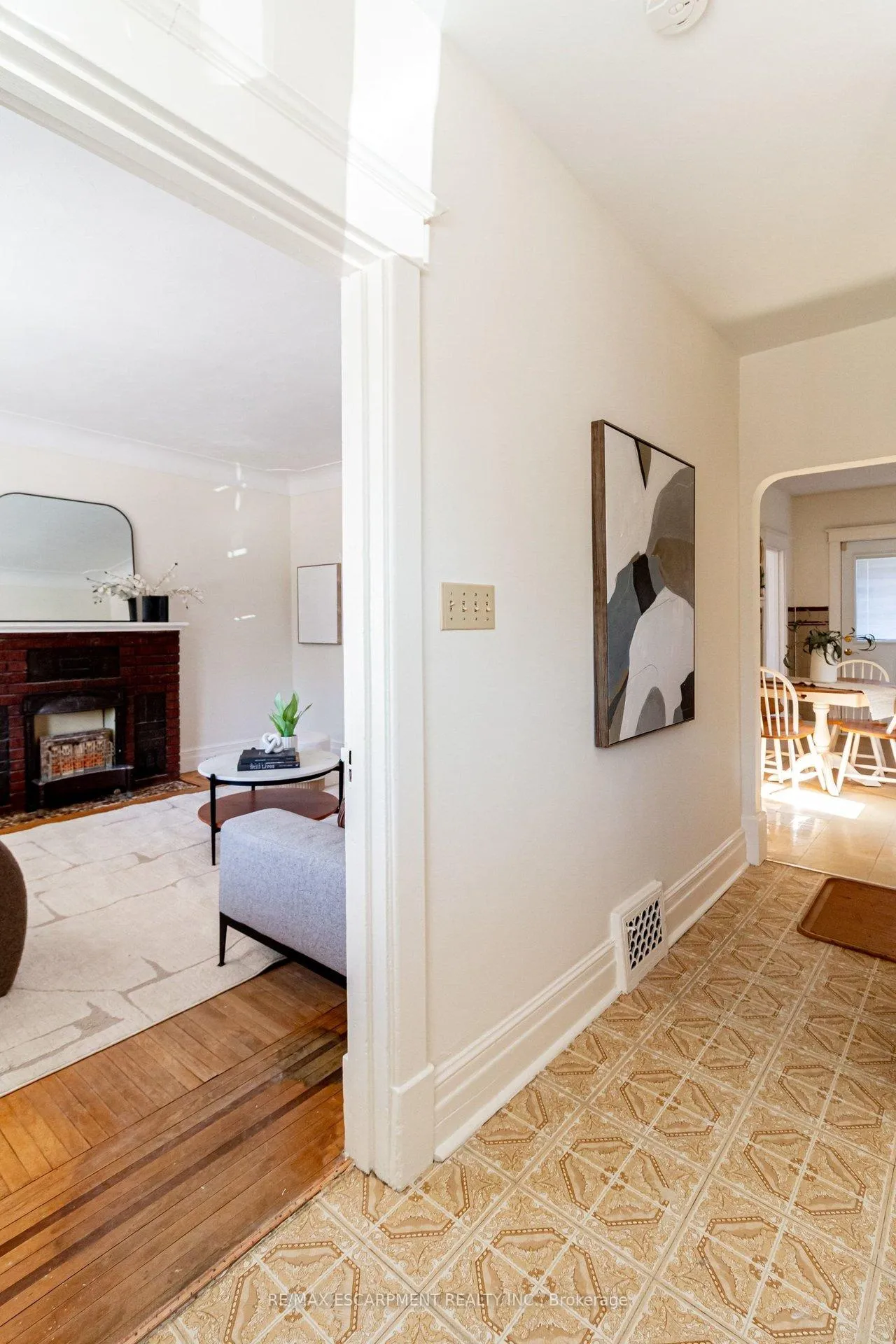 Photo 10 of 58 Edgemont Street N, Hamilton, Crown Point — HOMEH