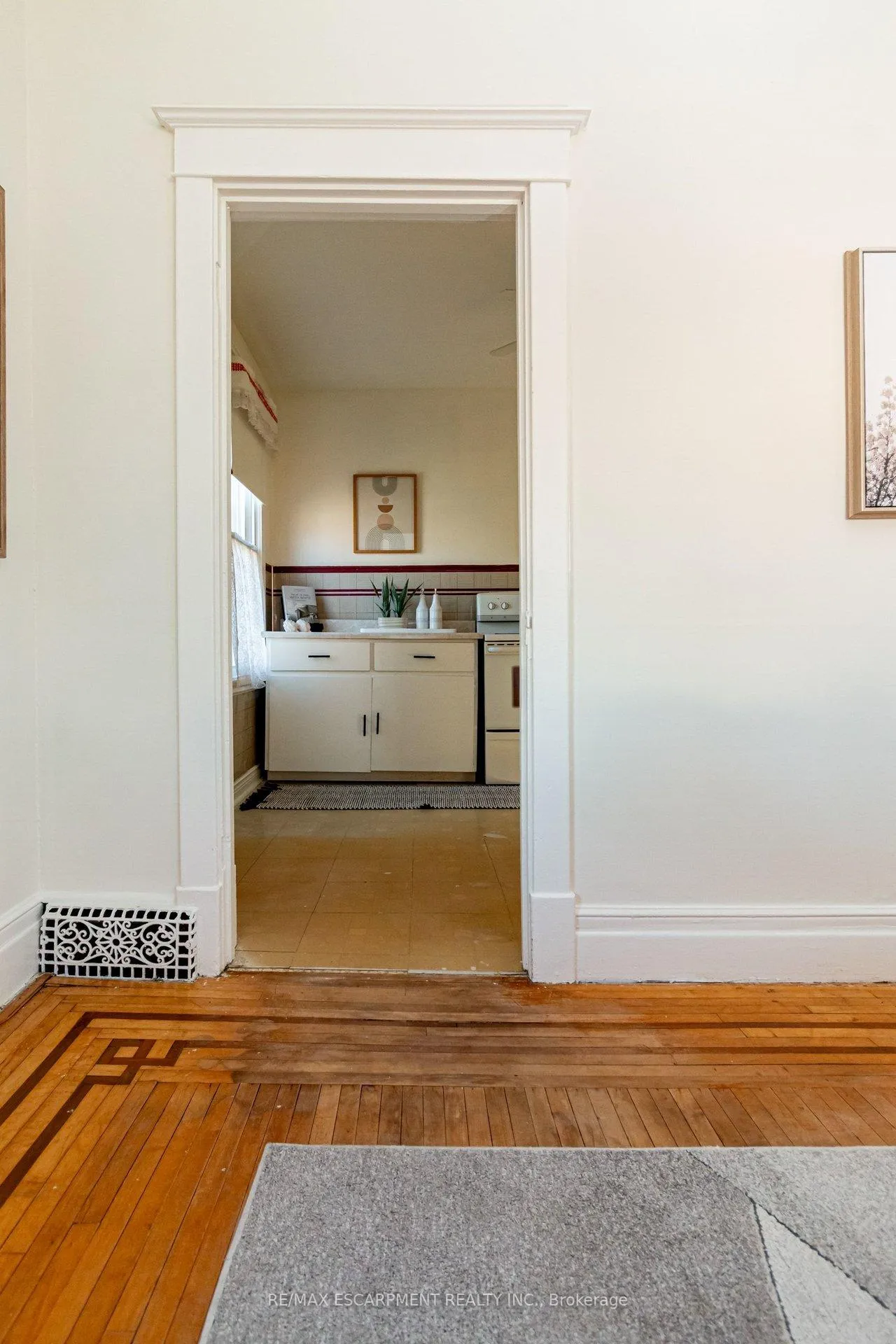 Photo 22 of 58 Edgemont Street N, Hamilton, Crown Point — HOMEH