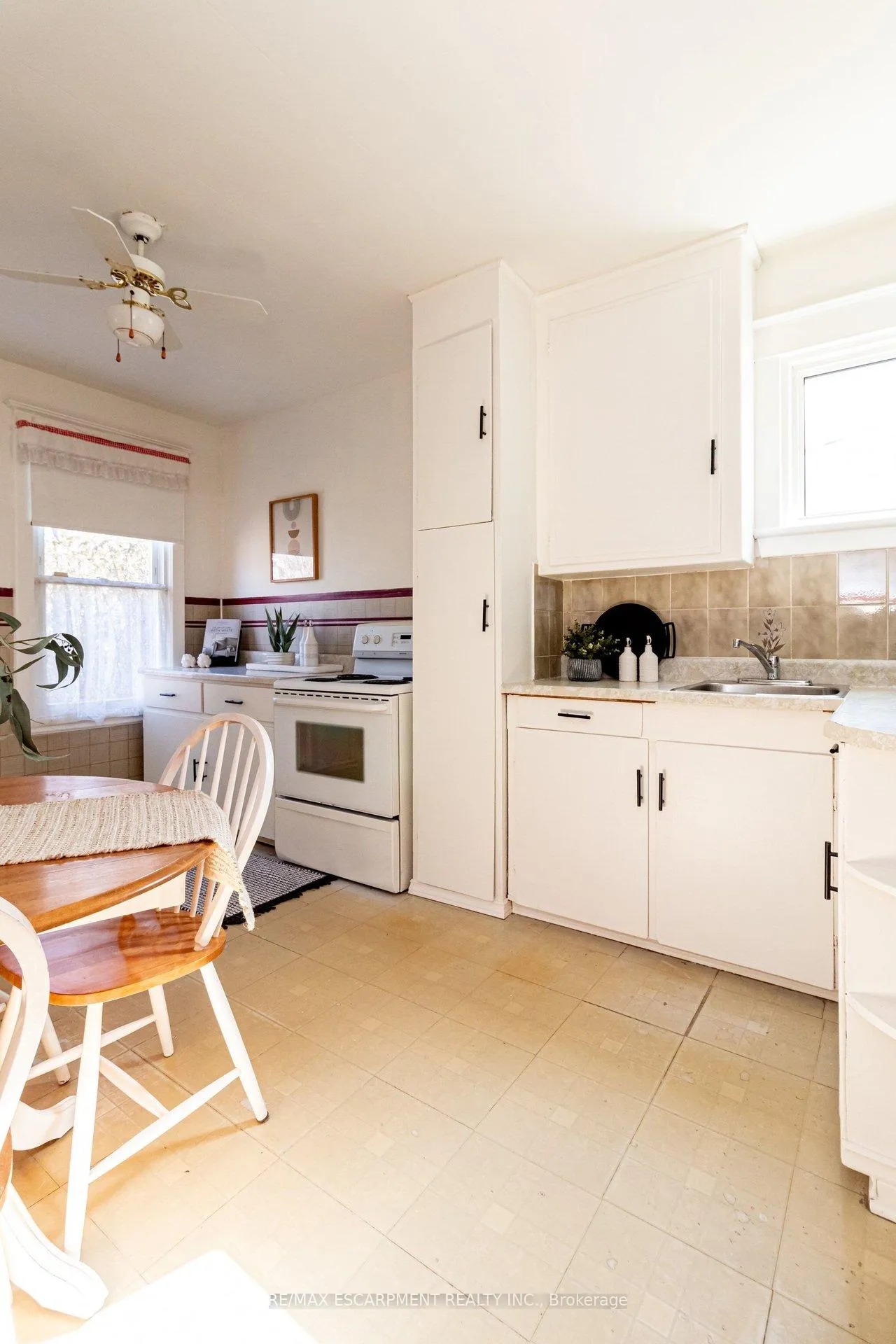 Photo 29 of 58 Edgemont Street N, Hamilton, Crown Point — HOMEH