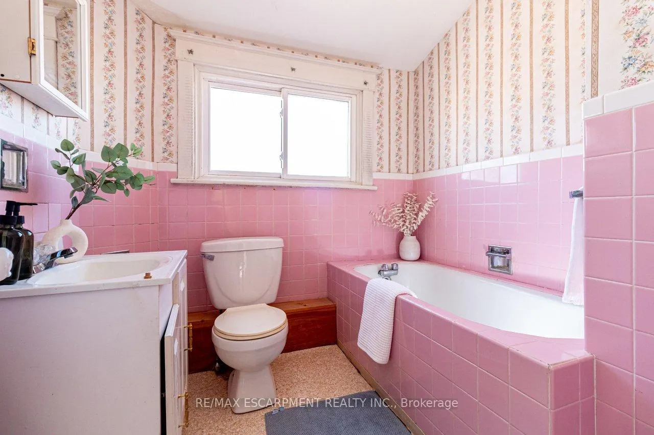 Photo 40 of 58 Edgemont Street N, Hamilton, Crown Point — HOMEH