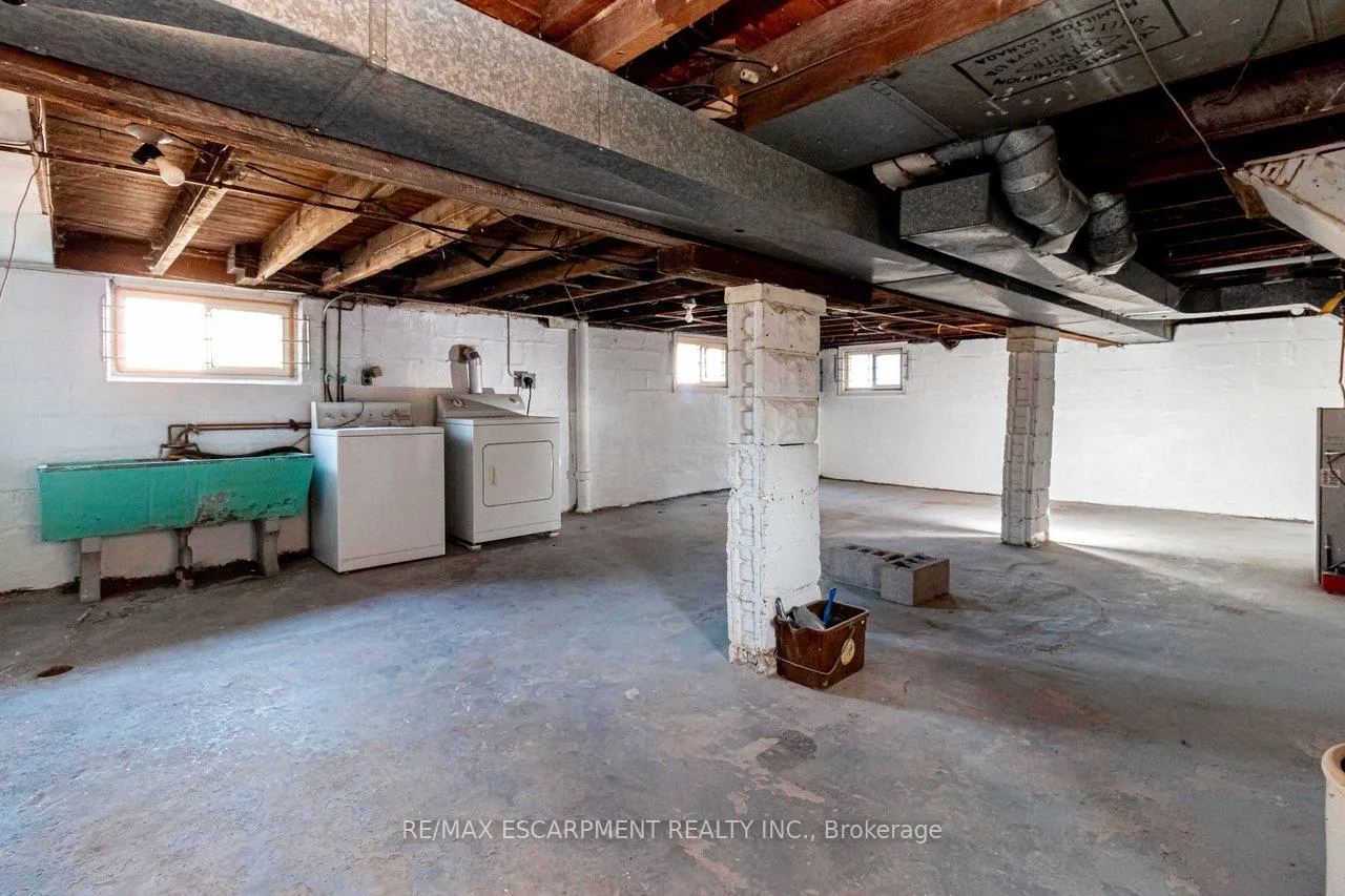Photo 41 of 58 Edgemont Street N, Hamilton, Crown Point — HOMEH