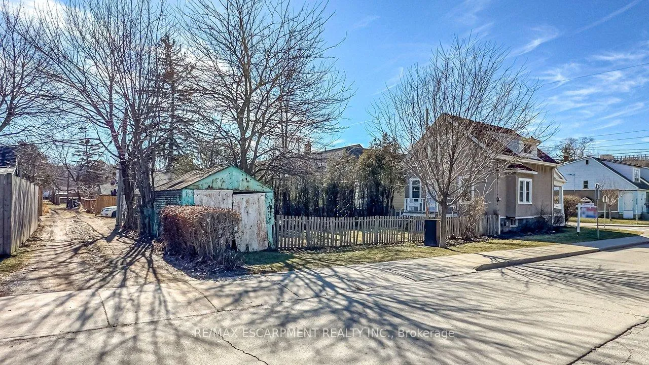 Photo 47 of 58 Edgemont Street N, Hamilton, Crown Point — HOMEH