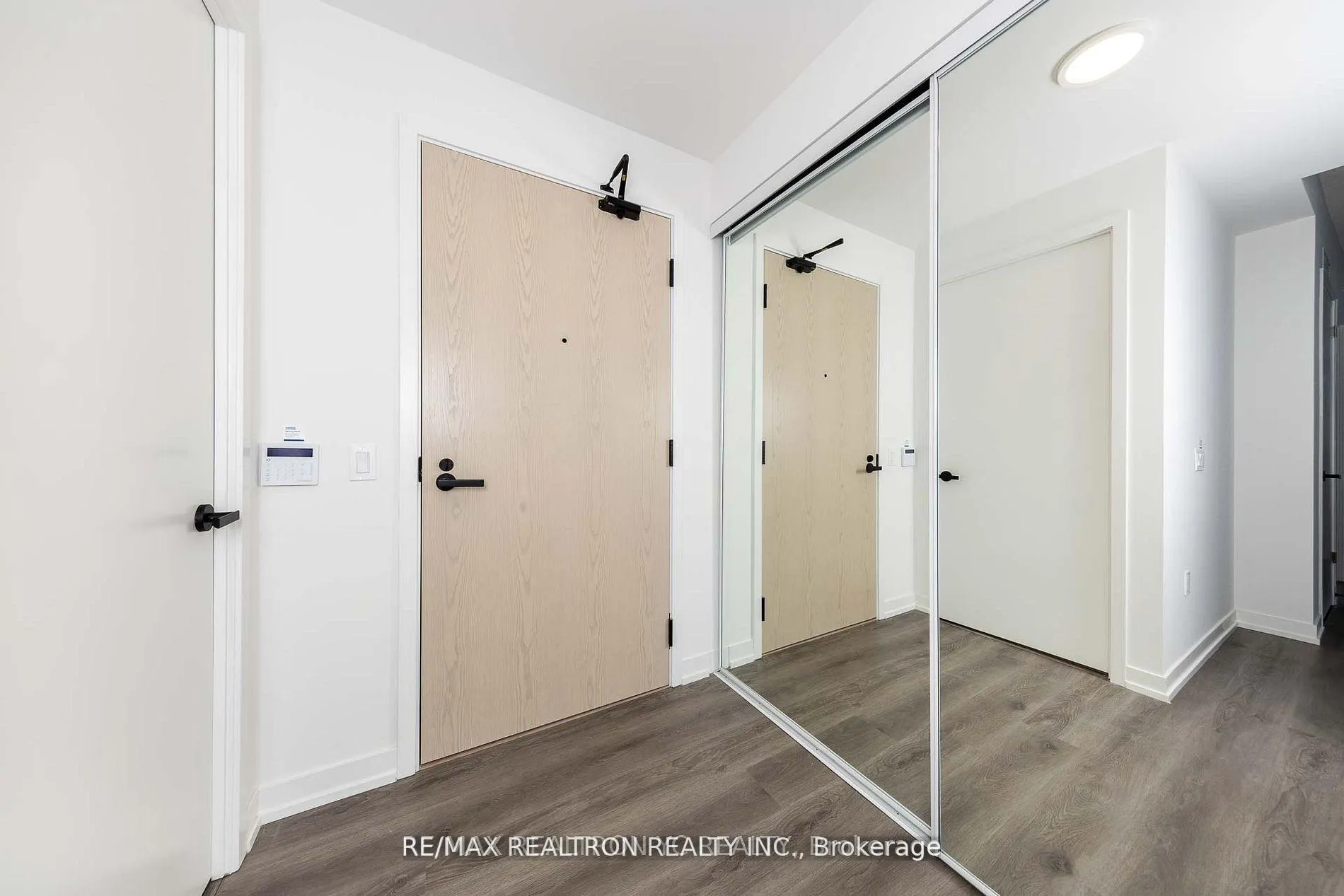 Photo 4 of Unit 3501, 225 Commerce Street E, Vaughan, Vaughan Corporate Centre — HOMEH