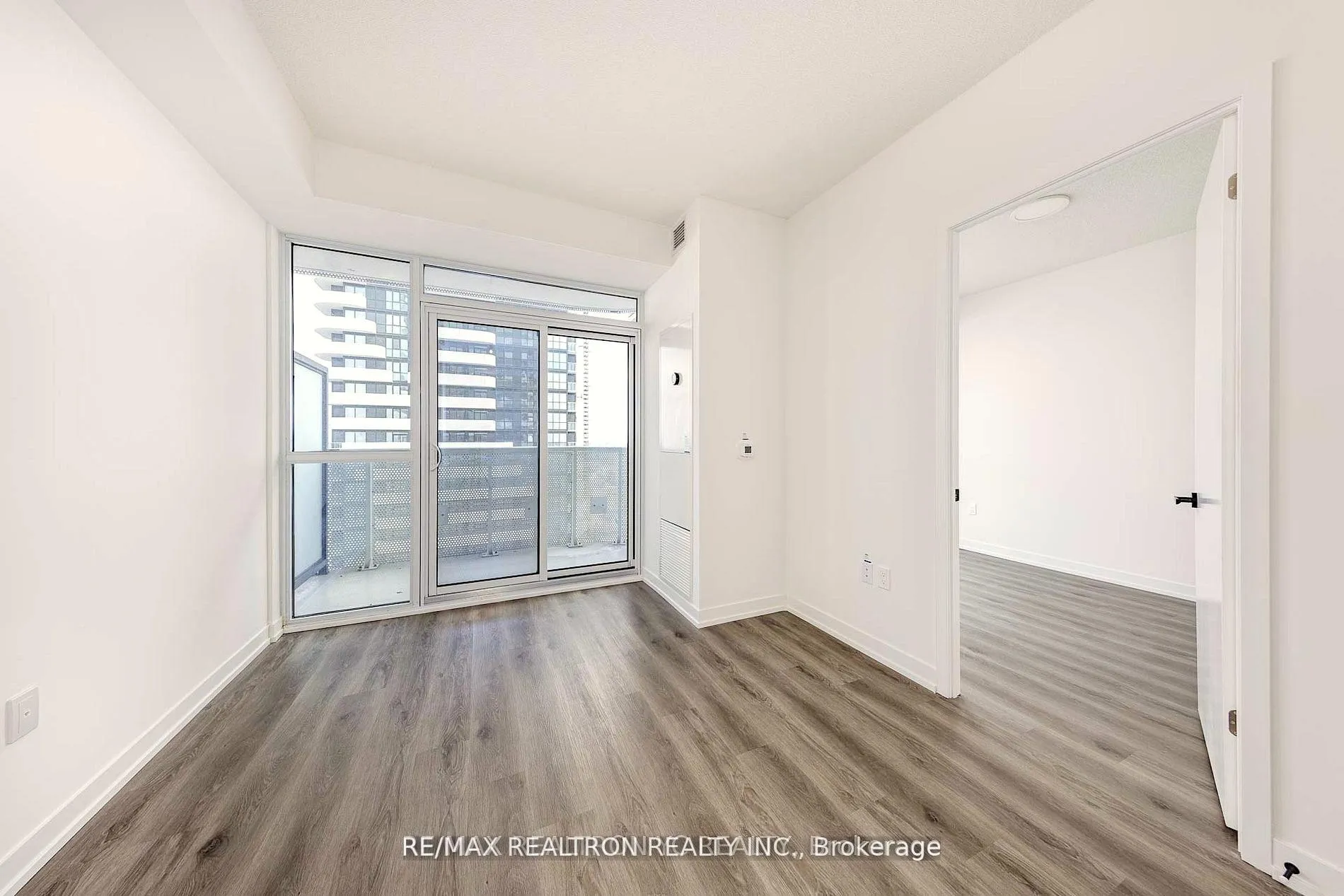 Photo 10 of Unit 3501, 225 Commerce Street E, Vaughan, Vaughan Corporate Centre — HOMEH